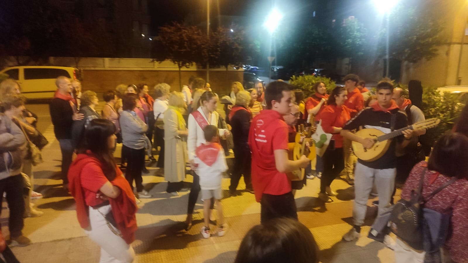 La ronda a mairalesas, mayorales y vecinos