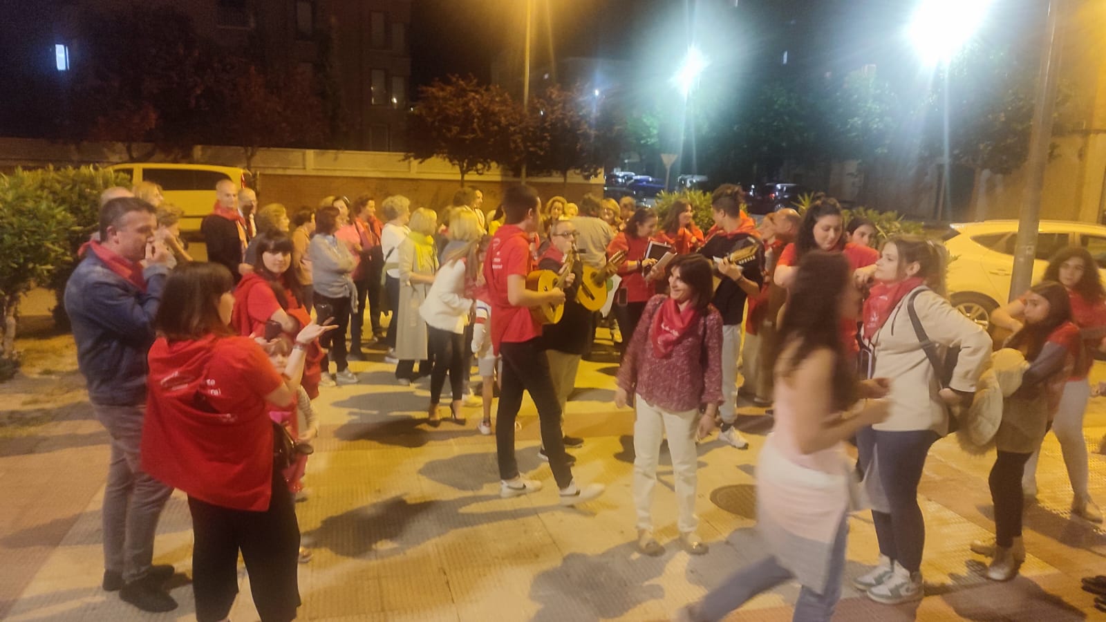 La ronda a mairalesas, mayorales y vecinos