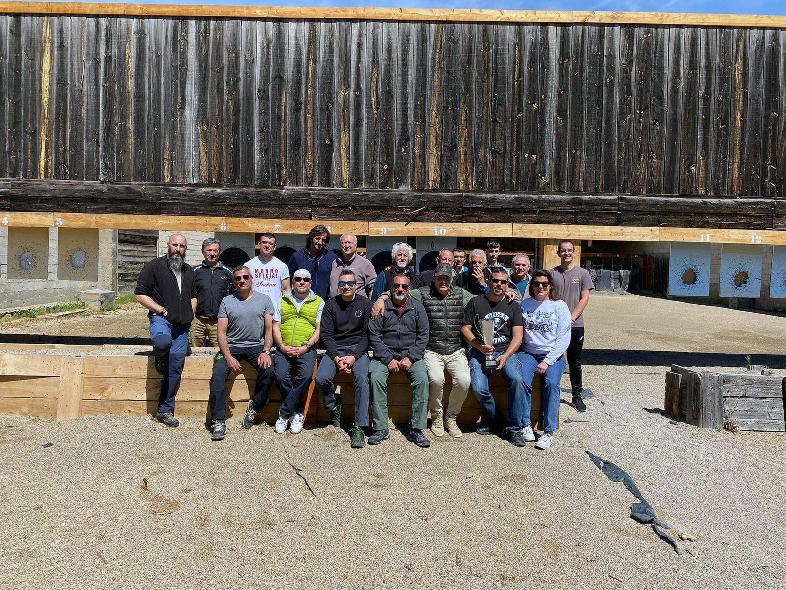 Foto de familia de premiados y participantes en el Gran Premio San Jorge.