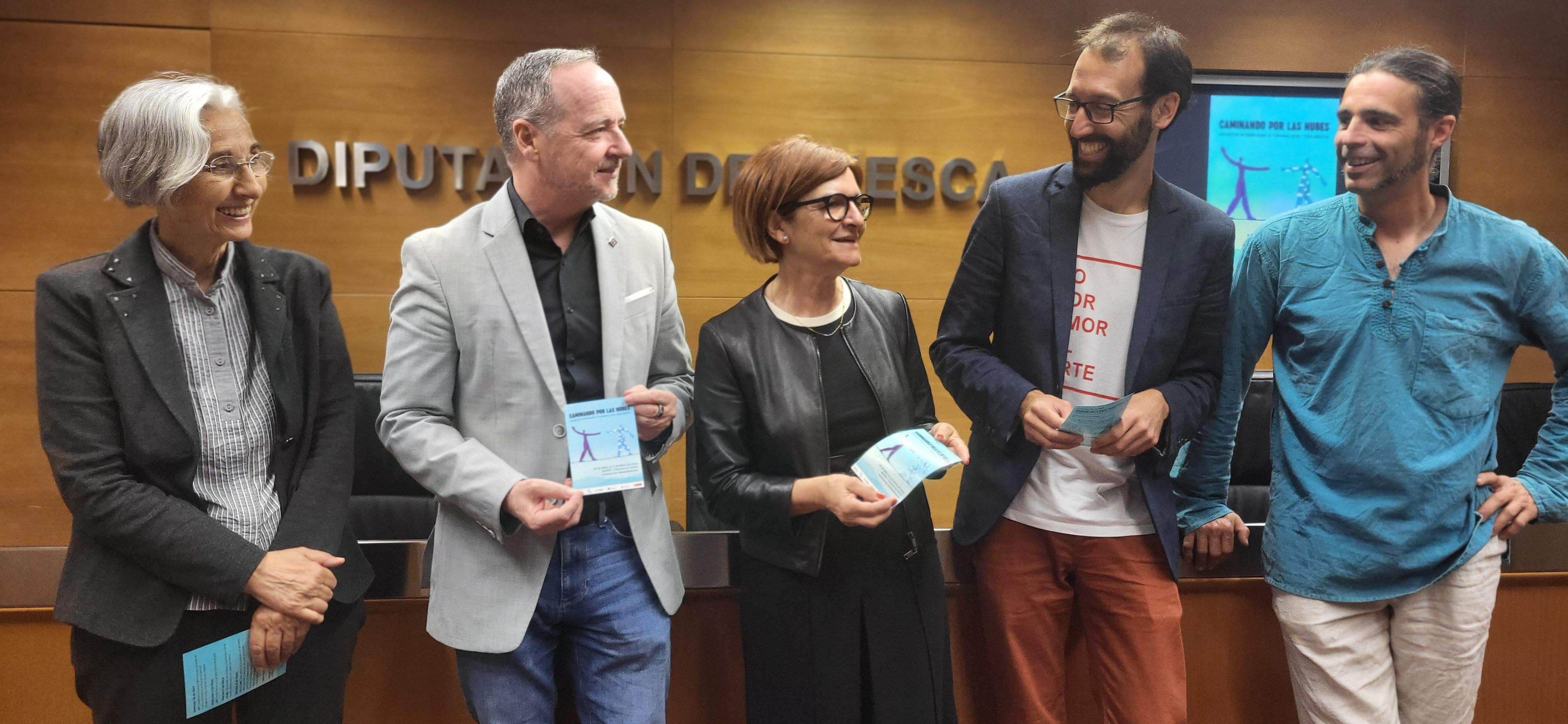 Presentación de Caminando por las nubes. Angüés, Huesca, Casbas y Bandaliés tienen ganas de circo. Foto Myriam Martínez Presentación de Caminando por las nubes. Angüés, Huesca, Casbas y Bandaliés tienen ganas de circo. Foto Myriam Martínez