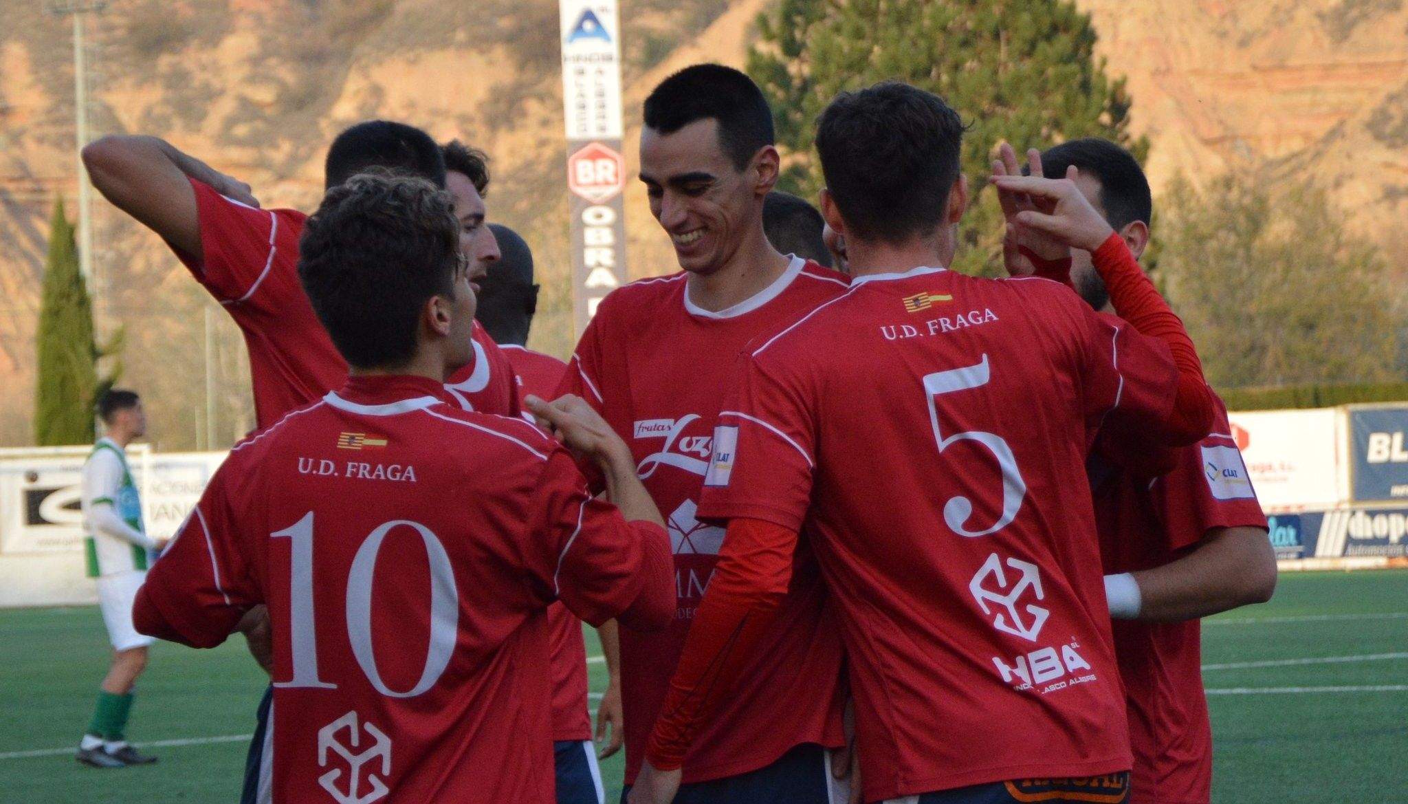 Los jugadores de la UD Fraga celebran un gol esta temporada en La Estacada. Foto: UD Fraga