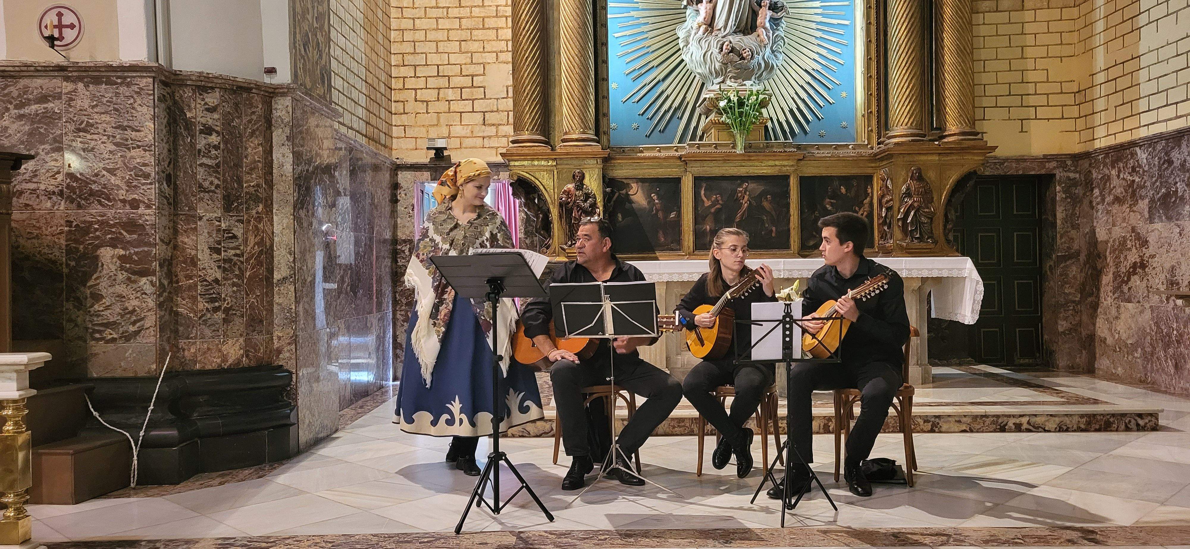  Misa baturra de las fiestas del barrio de San Lorenzo. Foto Myriam Martínez