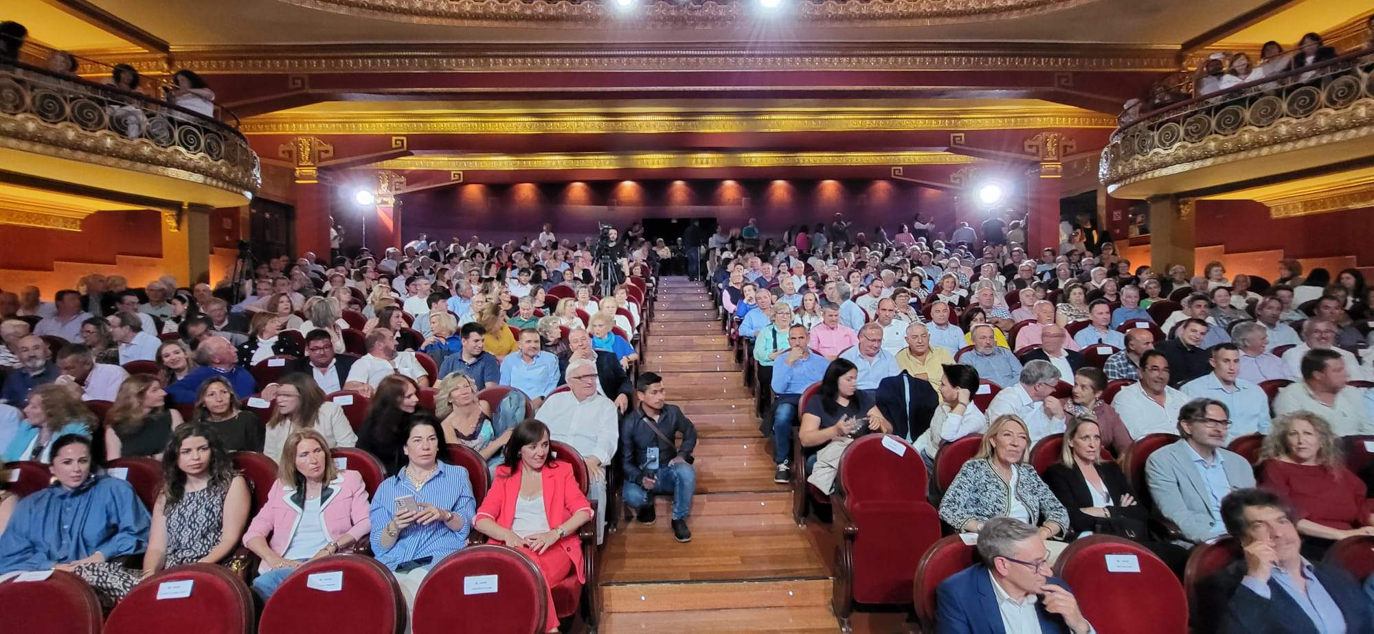 Acto electoral del PP en Huesca, con la presencia de Alberto Núñez Feijóo. Foto: Mercedes Manterola