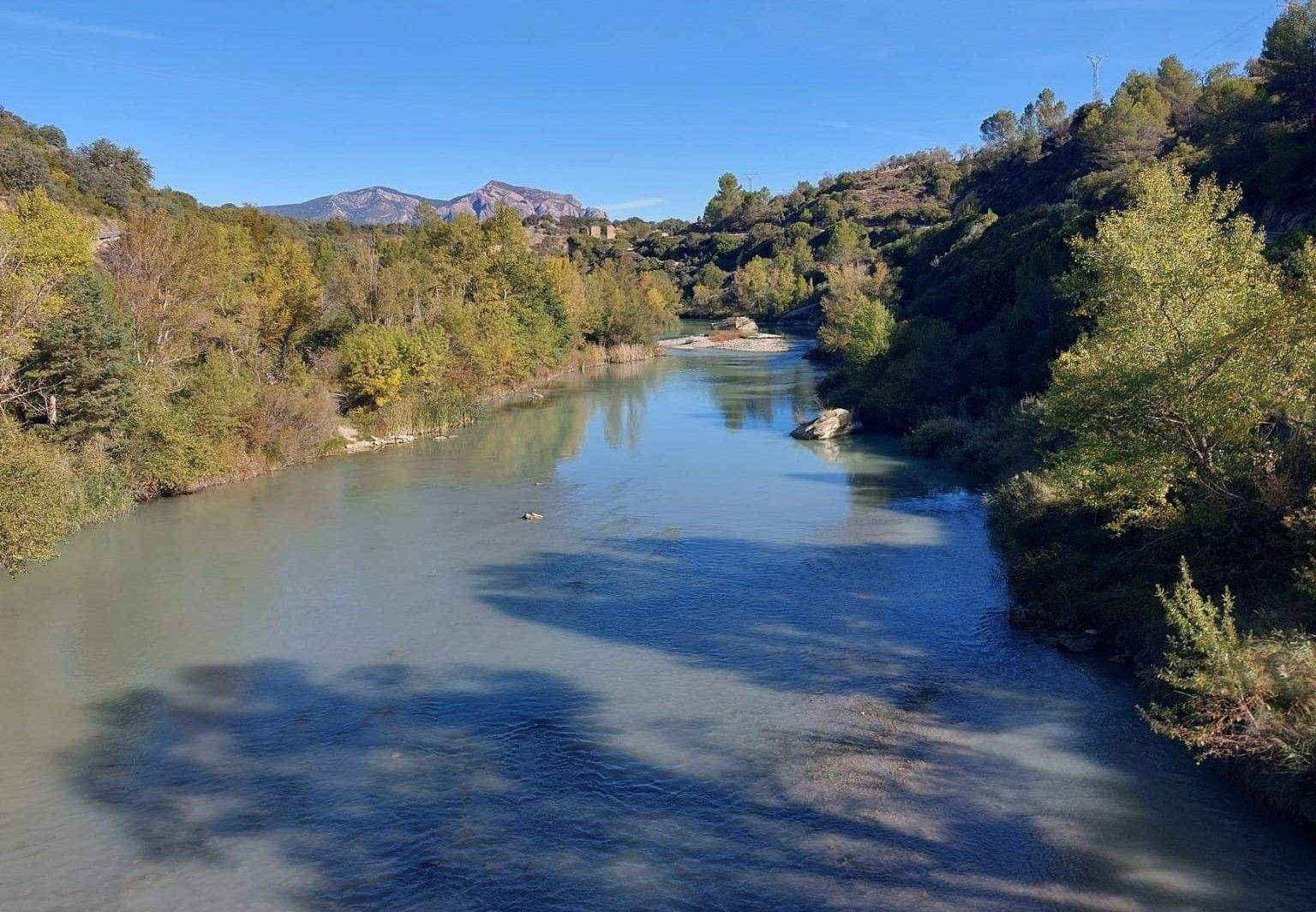 La Coordinadora de Biscarrués acusa al PP de mantener proyectos trasnochados para el río Gállego.
