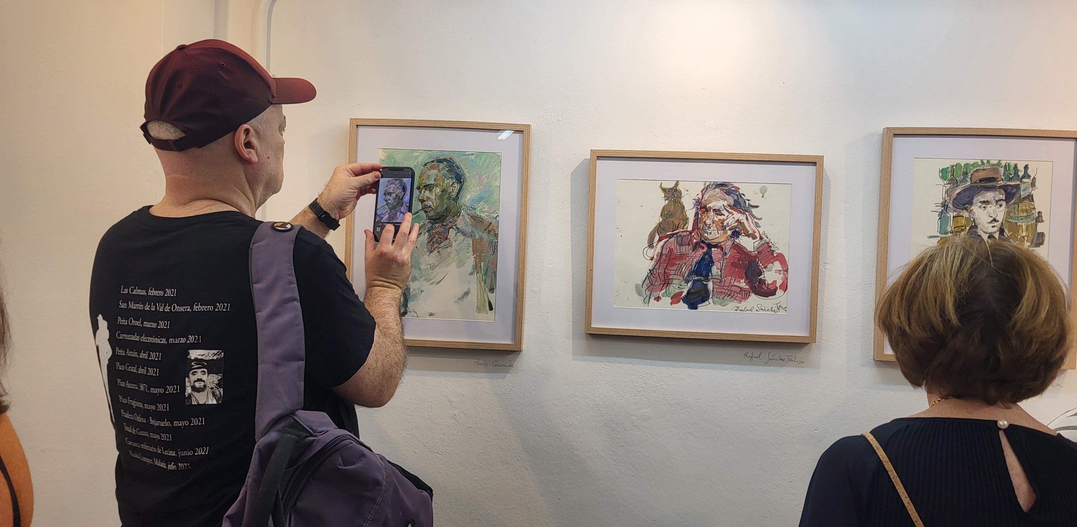 Inauguración de la exposición de Grau Santos en la librería Anónima de Huesca. Foto Myriam Martínez