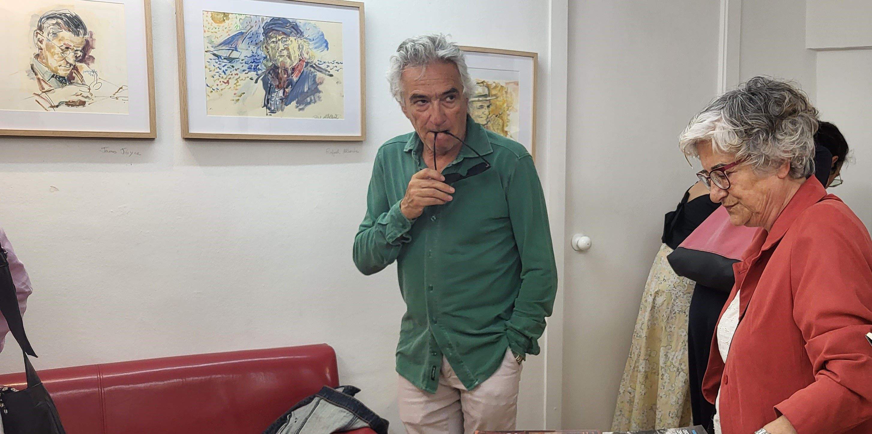 Inauguración de la exposición de Grau Santos en la librería Anónima de Huesca. Foto Myriam Martínez