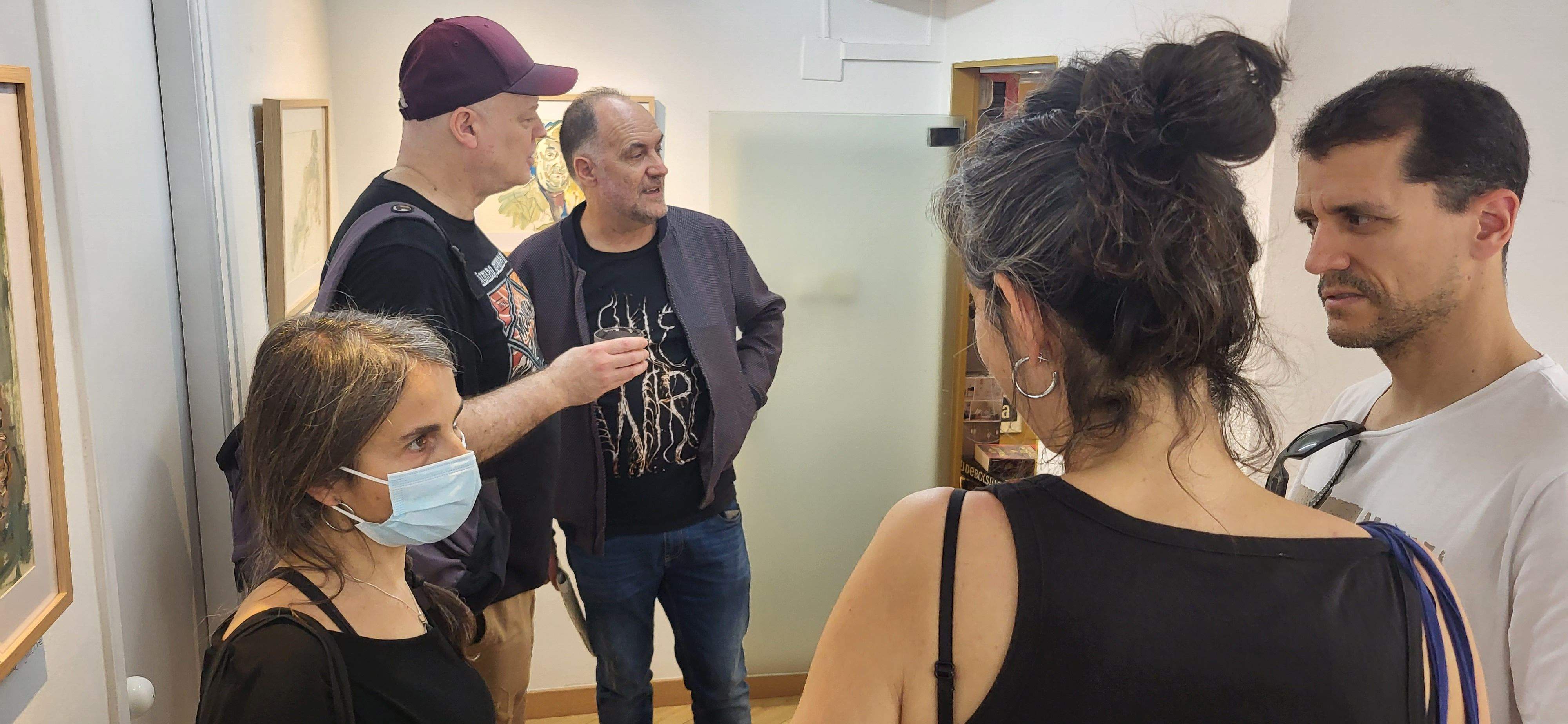 Inauguración de la exposición de Grau Santos en la librería Anónima de Huesca. Foto Myriam Martínez