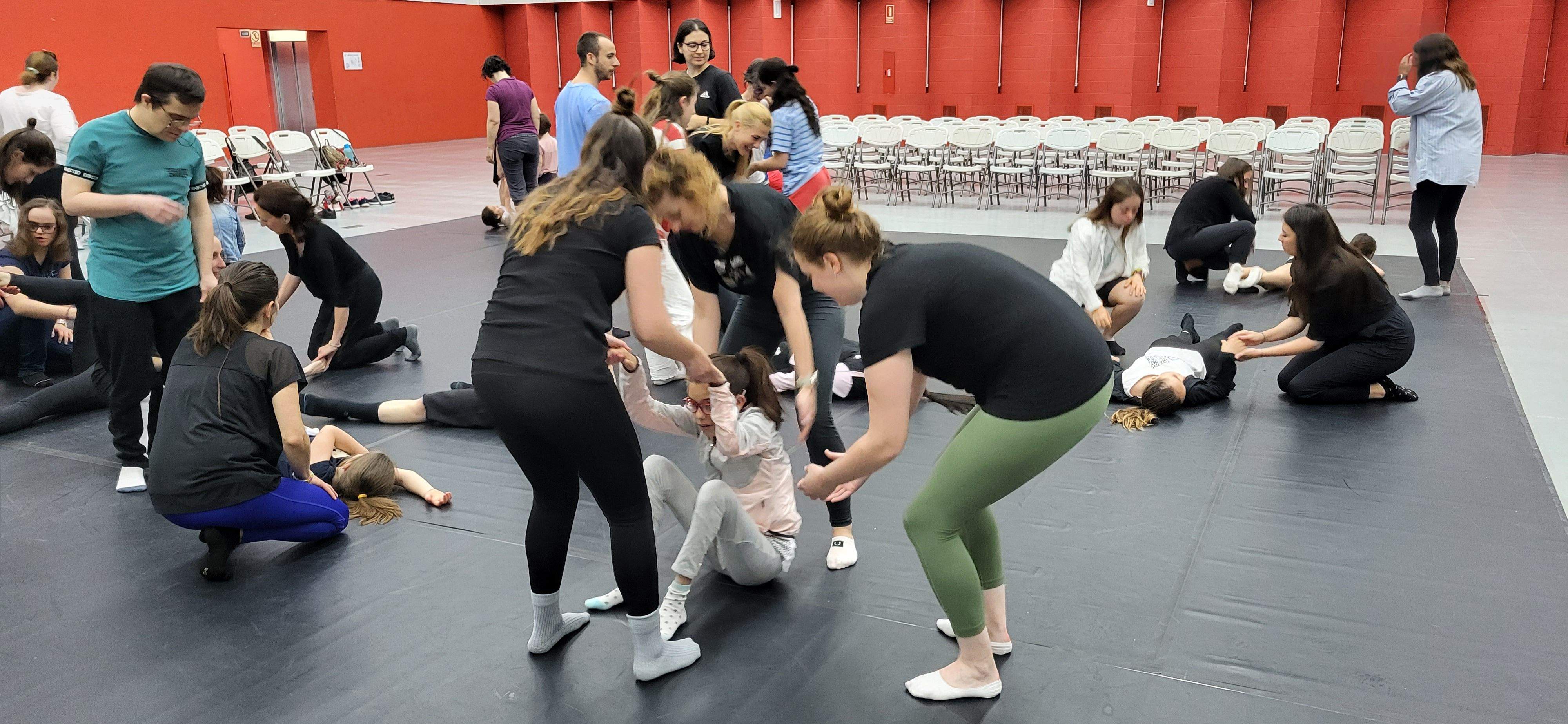 Jornada de danza inclusiva con la Asociación Down Huesca. Foto Myriam Martínez