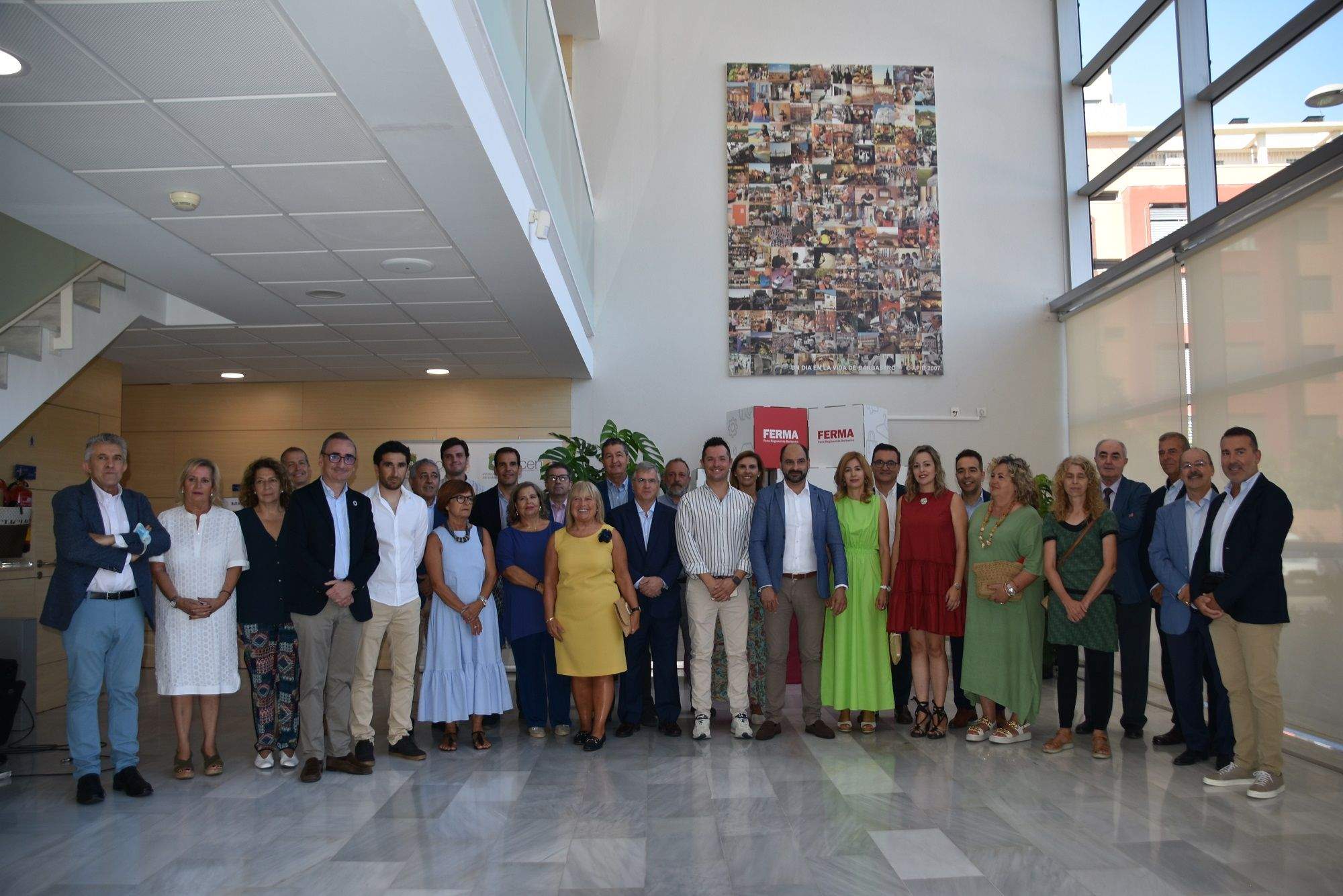 Autoridades en la inauguración.