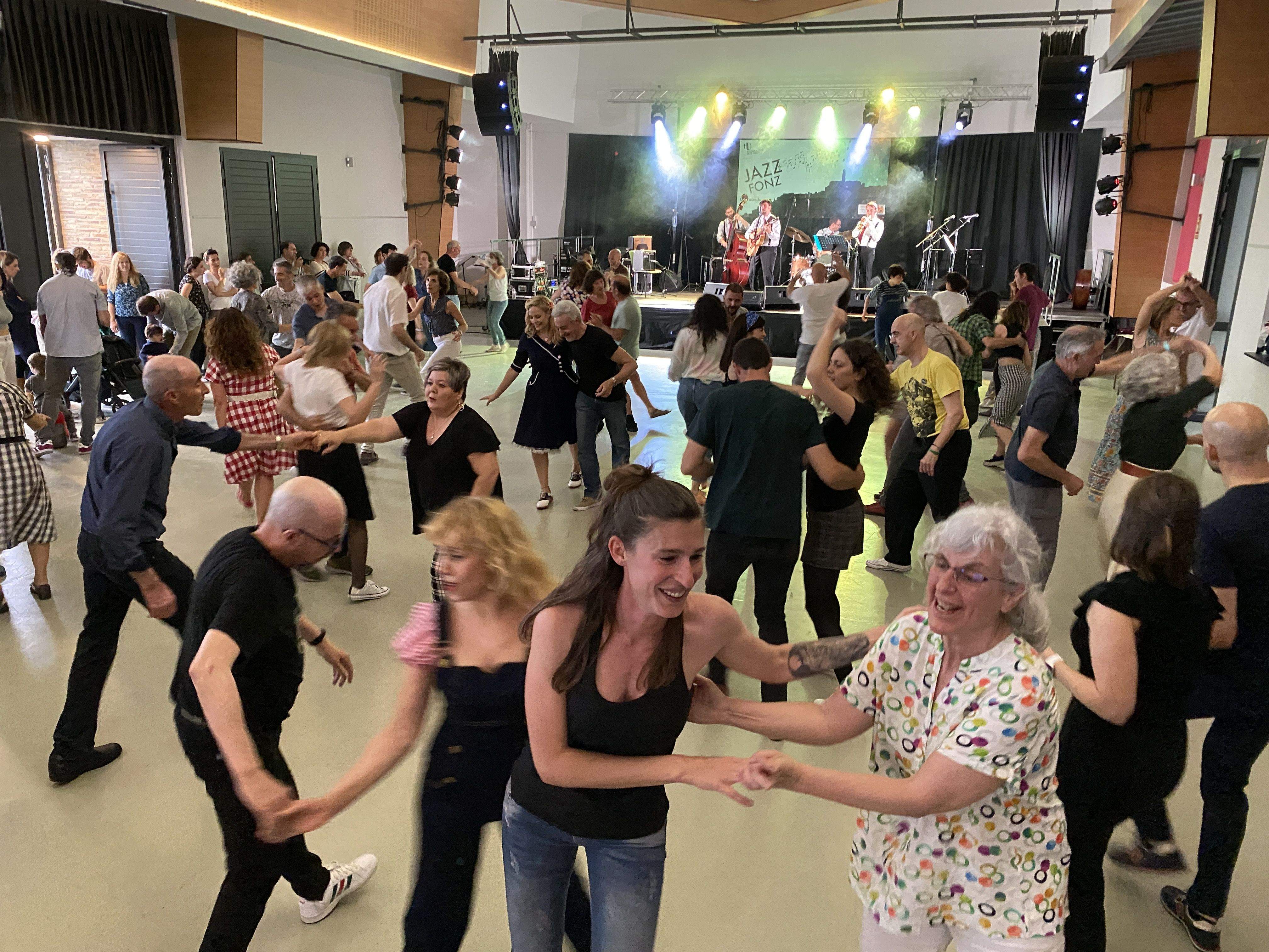 Ambiente en la Trobada de Swing de Fonz.