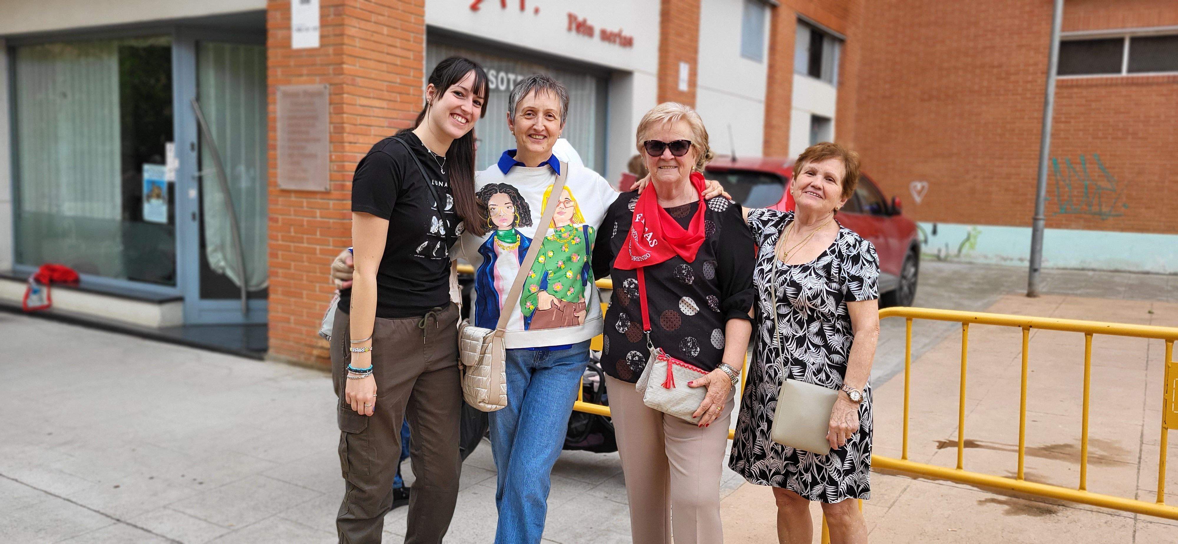 Tras la chocolatada y tamborrada en las fiestas del barrio de San Lorenzo. Foto Myriam Martínez