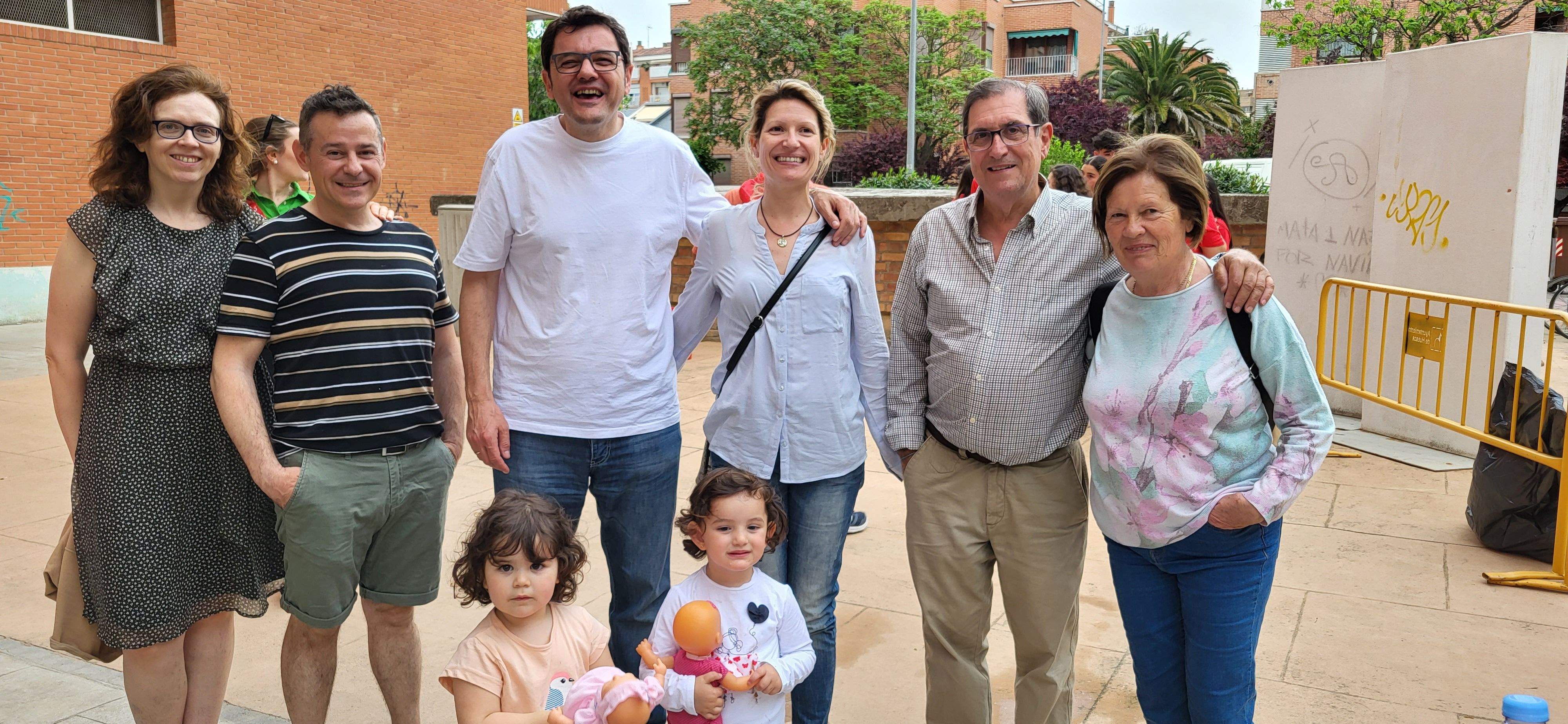 Tras la chocolatada y tamborrada en las fiestas del barrio de San Lorenzo. Foto Myriam Martínez