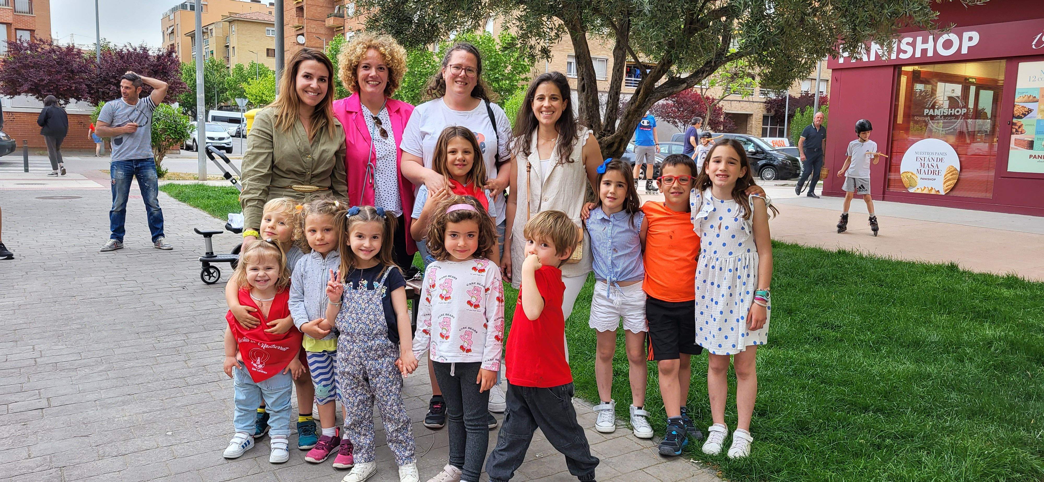 Tras la chocolatada y tamborrada en las fiestas del barrio de San Lorenzo. Foto Myriam Martínez