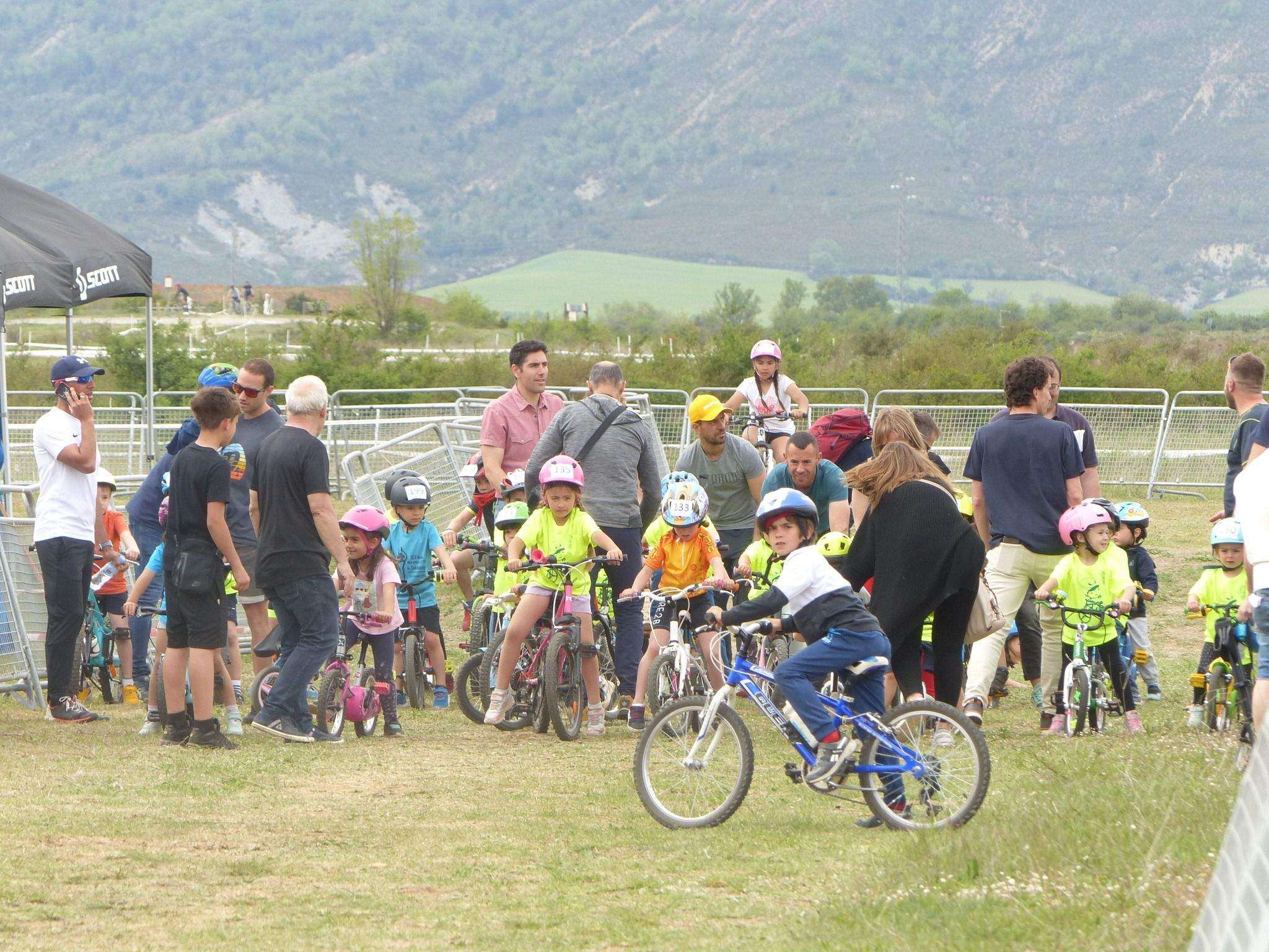 Mini Quebrantahuesos. Foto Andrés Alcaraz Deporte Cantera Sabiñánigo 
