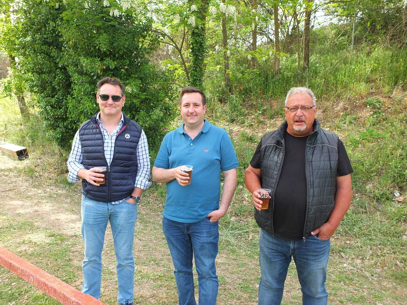 Celebración del ascenso del Valfonda en el campo del Bolea.