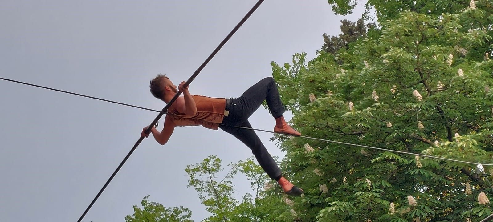 Leo Schemmel en un ejercicio estremecedor. Leo Schemmel en un ejercicio estremecedor.