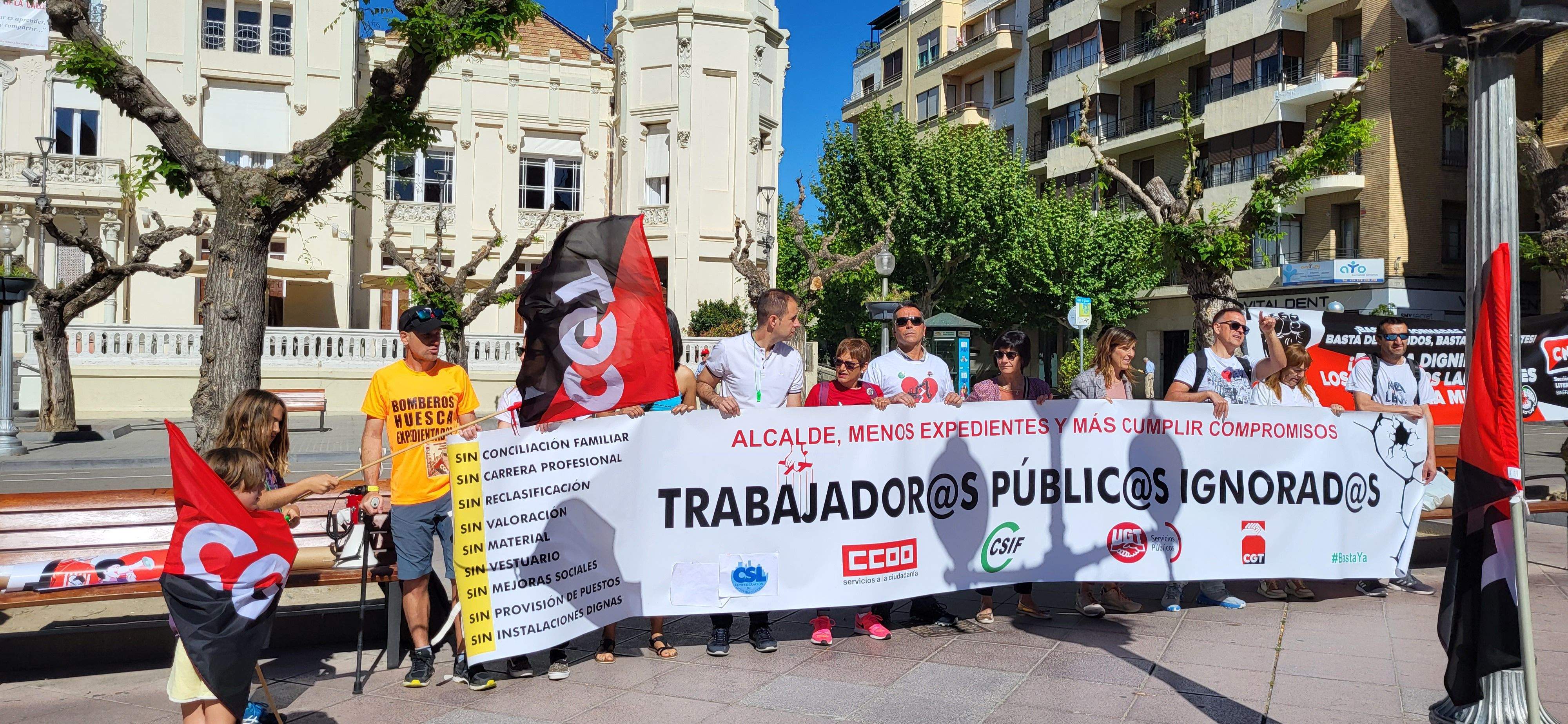 Concentración de CNT y CGT en el Primero de Mayo en Huesca. Foto: Mercedes Manterola