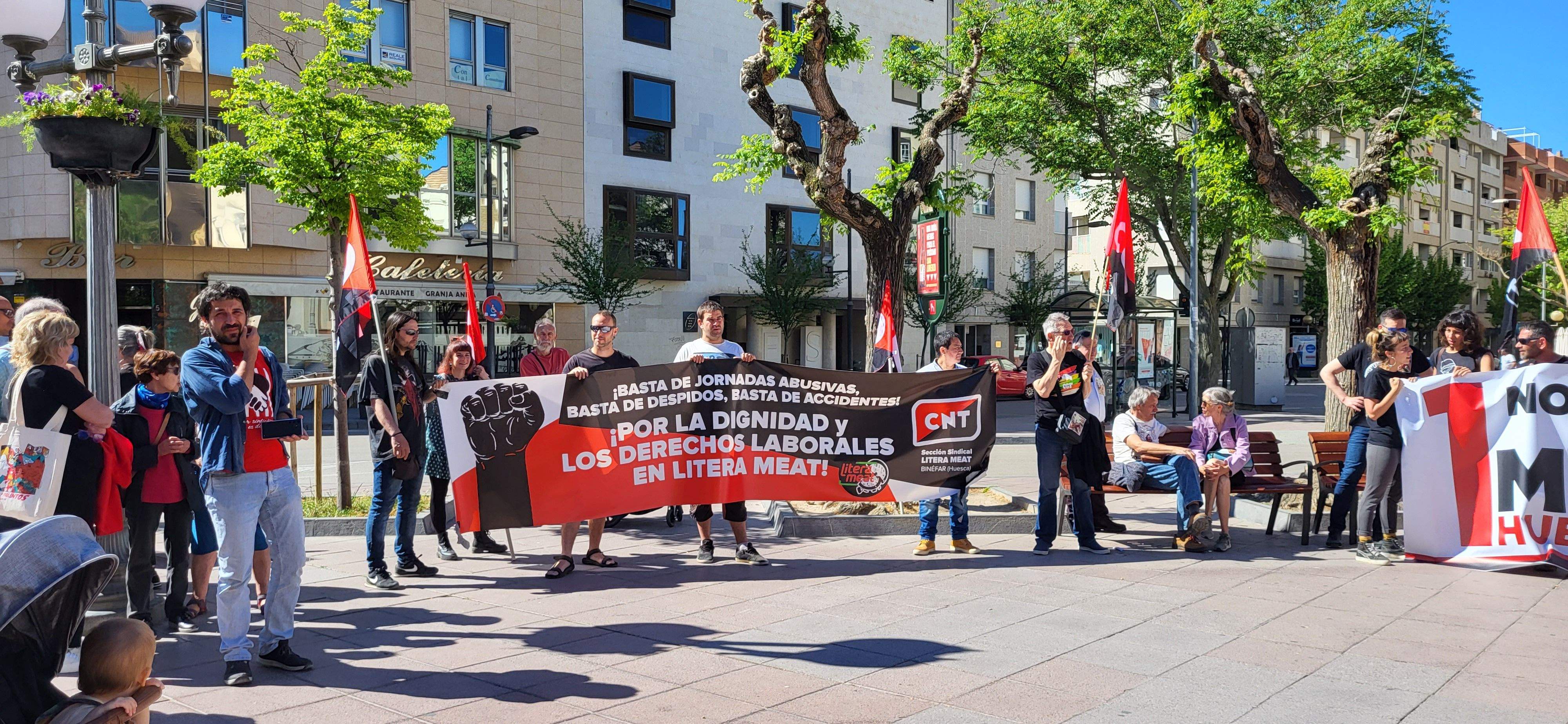 Concentración de CNT y CGT en el Primero de Mayo en Huesca. Foto: Mercedes Manterola