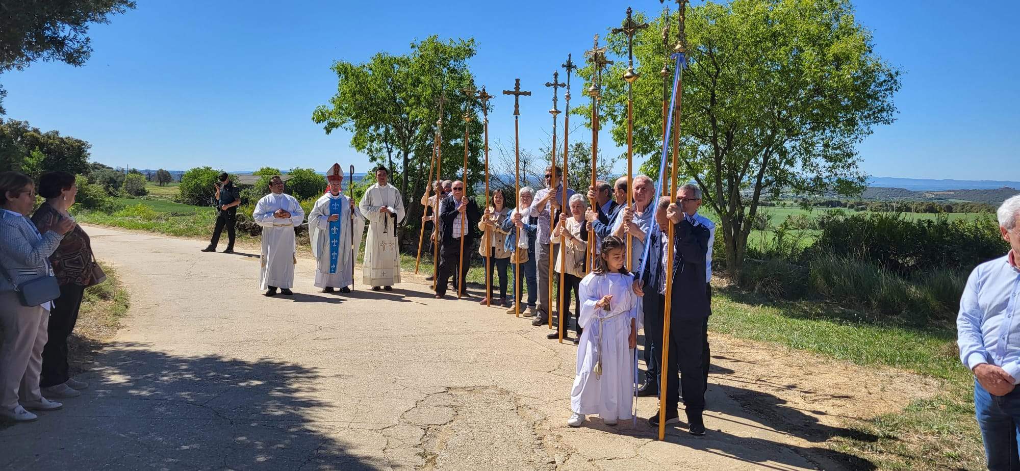 Encuentro de las doce cruces para acudir a la ermita de la Virgen del Viñedo Encuentro de las doce cruces para acudir a la ermita de la Virgen del Viñedo