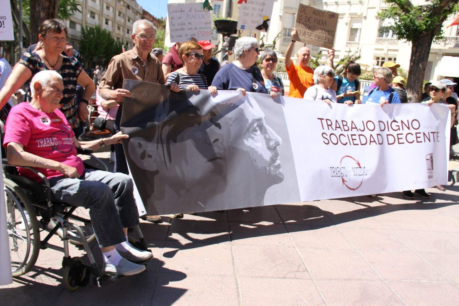 Manifestación del Primero de Mayo de UGT y CCOO en Huesca. Foto Carlos Neofato
