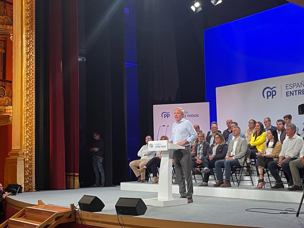 Intervención de Azcón en un reciente acto electoral en Huesca.