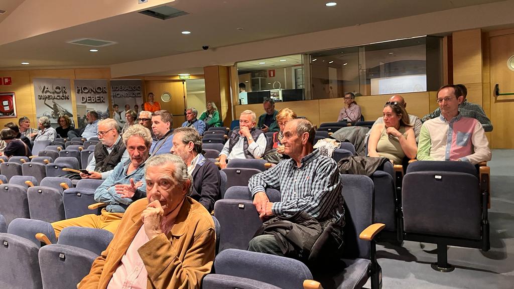 Charla de Ramón Campillo sobre el servicio de montaña en la Guardia Civil.