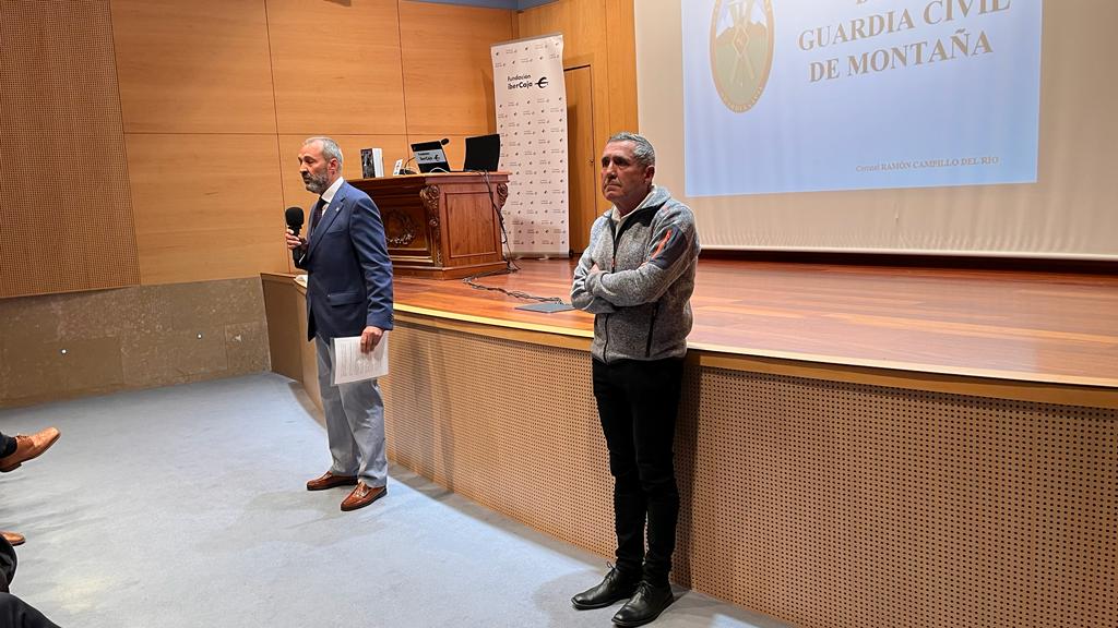 Charla de Ramón Campillo sobre el servicio de montaña en la Guardia Civil.