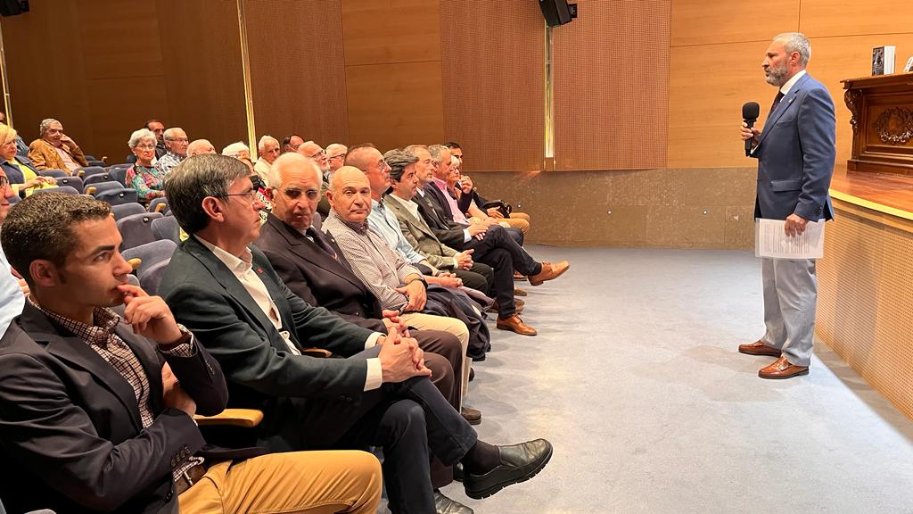 Charla de Ramón Campillo sobre el servicio de montaña en la Guardia Civil.