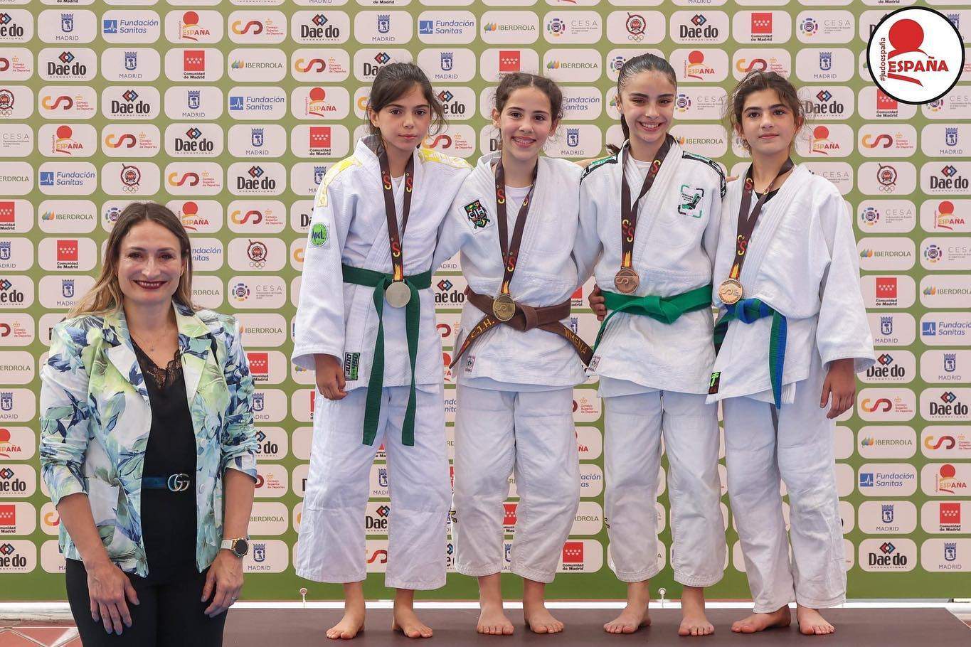 Podio Jimena Torres, campeona infantil