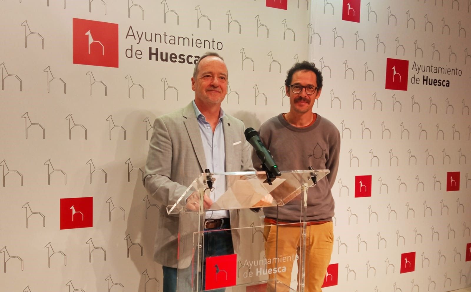 El concejal Lasaosa (izquierda) ha presentado los proyectos