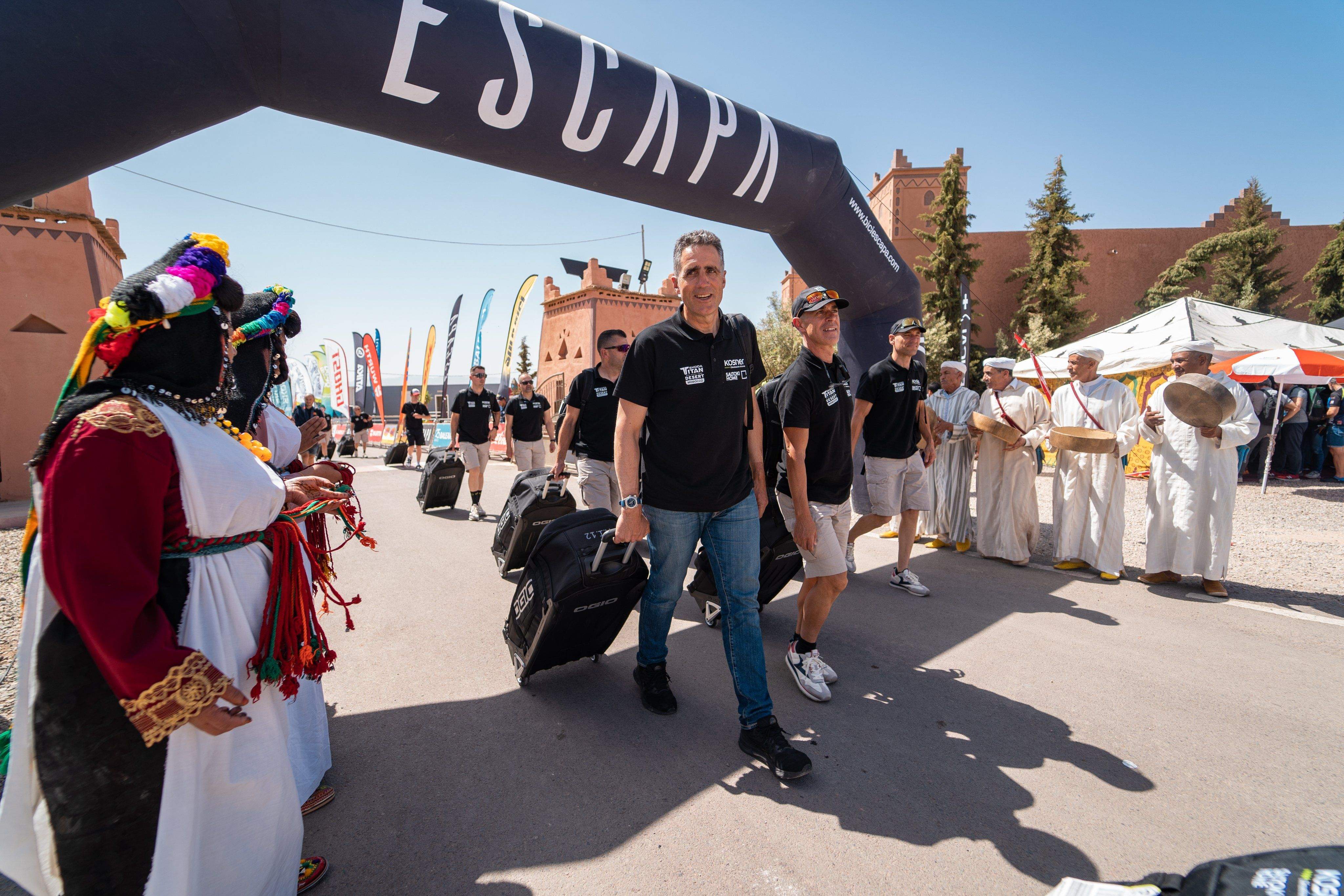 Miguel Induráin, cinco veces campeón del Tour de Francia, compite en la prueba marroquí. Foto @TitanDesert