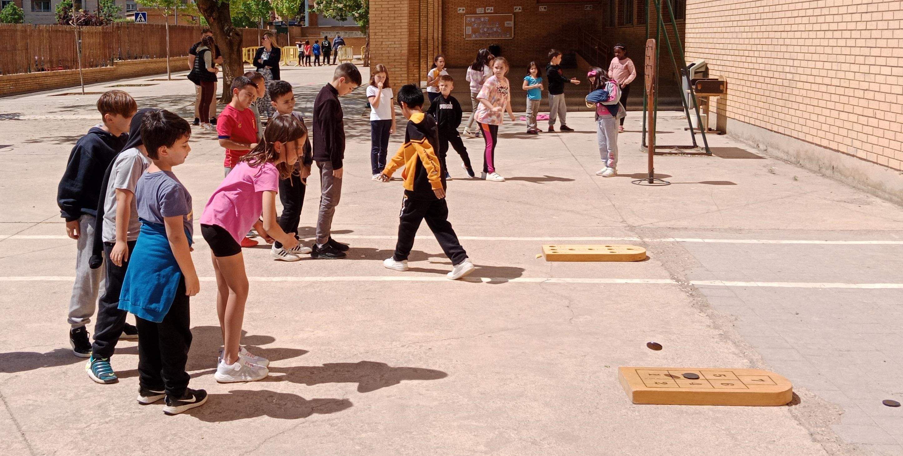 Juegos en la semana Cultural del colegio Sancho Ramírez de Huesca Juegos en la semana Cultural del colegio Sancho Ramírez de Huesca