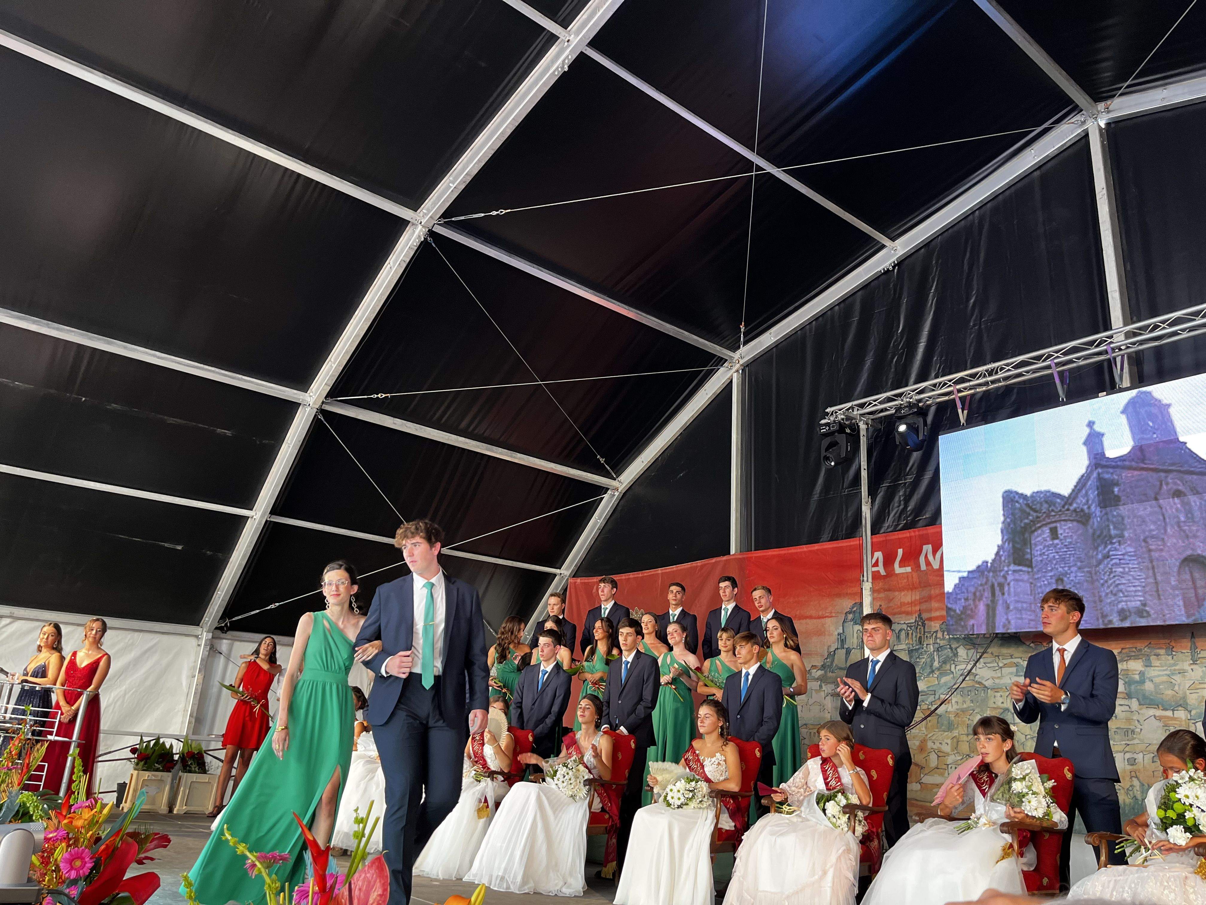 Quintos y quintas de 2020 de Almudévar. Foto Mercedes Manterola