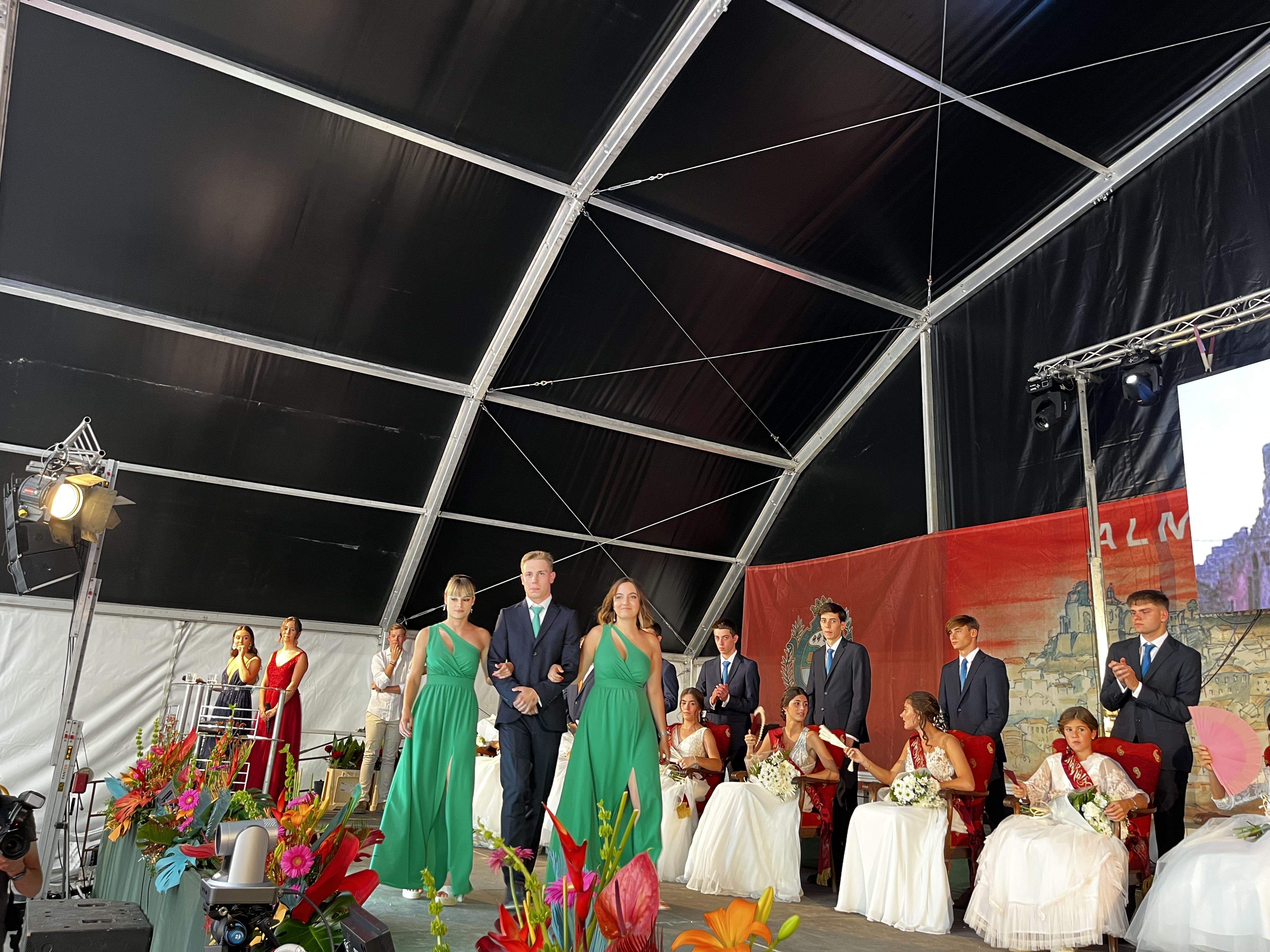 Quintos y quintas de 2020 de Almudévar. Foto Mercedes Manterola