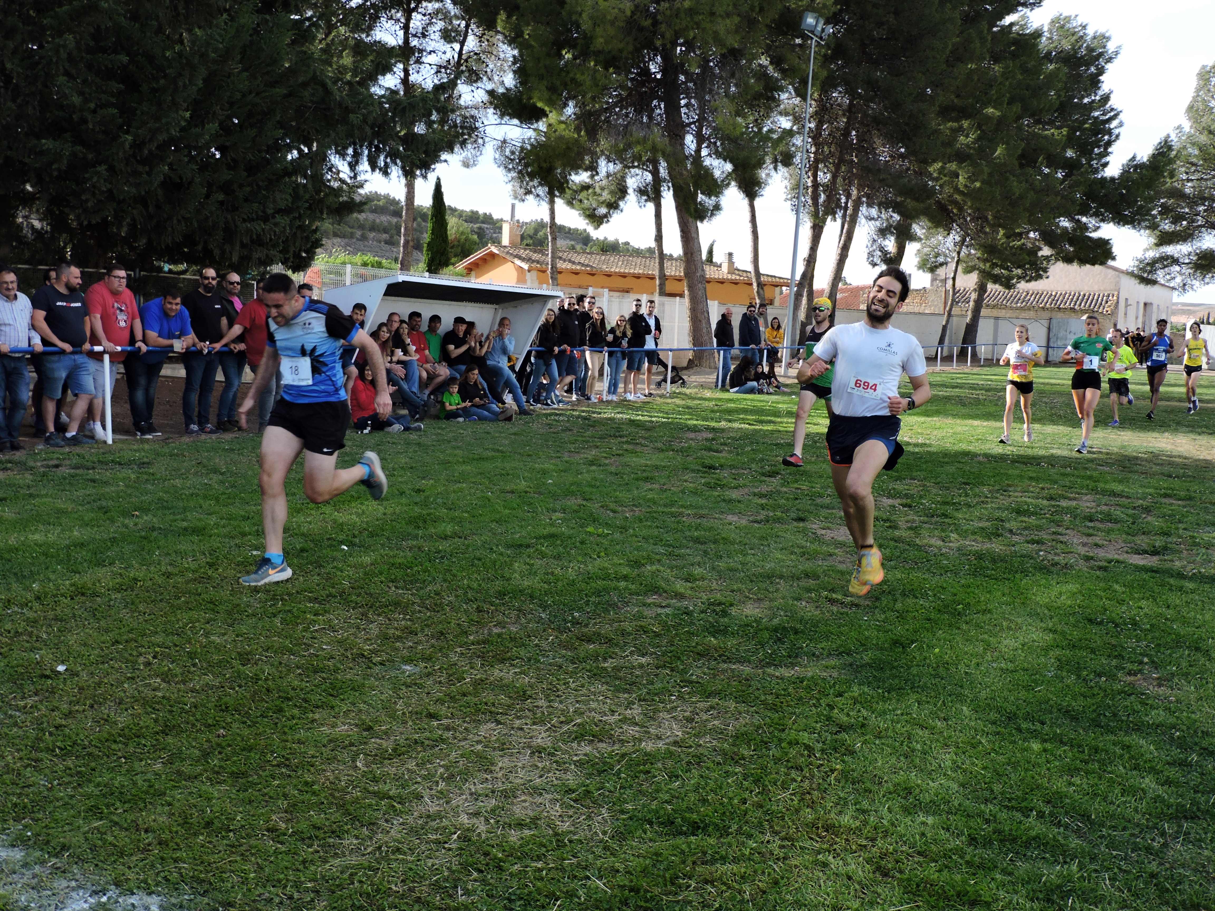 David Ezquerra y Eduardo Gómez disputando una prima
