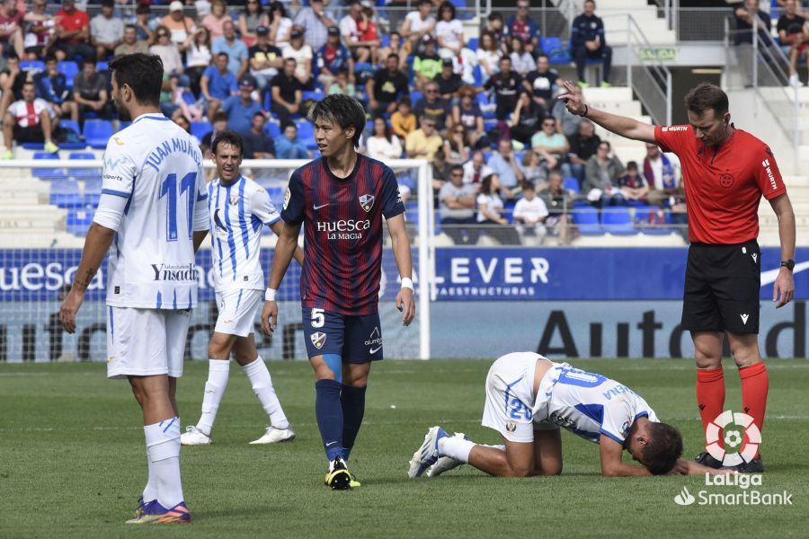 Un momento del partido de ida entre el Huesca y el Leganés en El Alcoraz. 