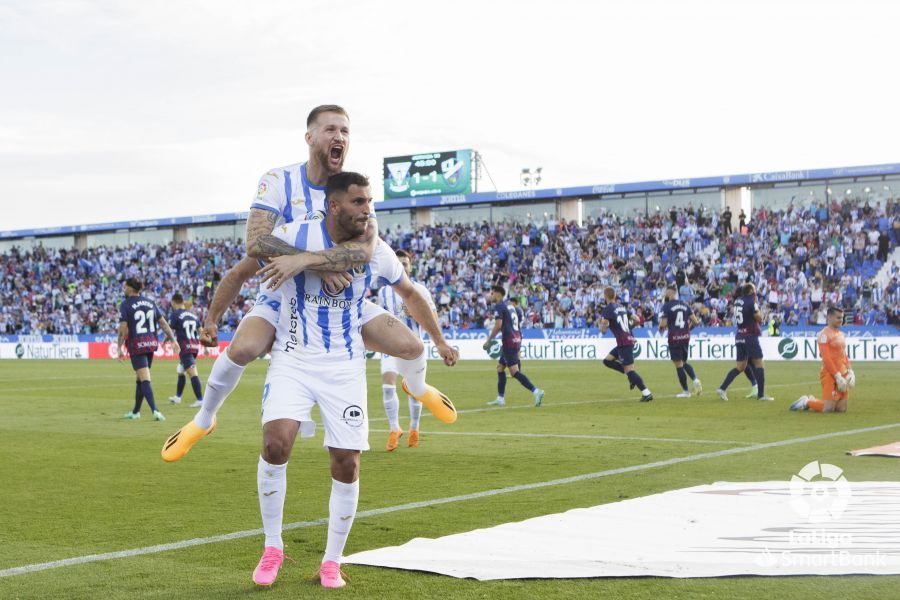 Qasmi celebra el gol que ha anotado de penalti en el tiempo añadido ante el Huesca. Foto: LaLiga