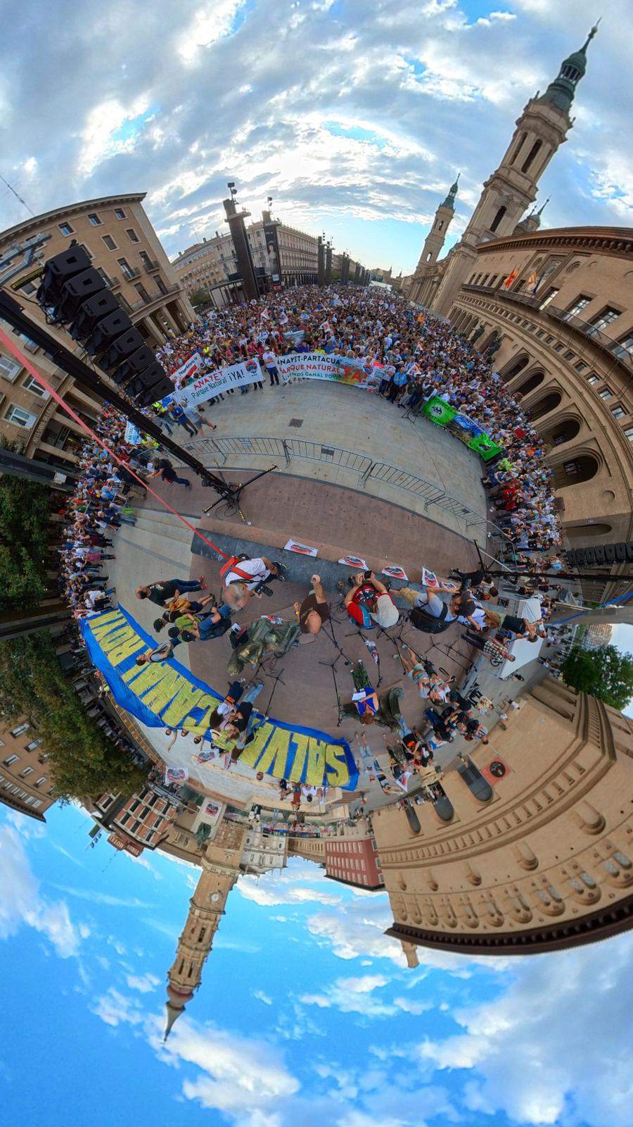 Manifestación en Zaragoza por la protección de Canal Roya.