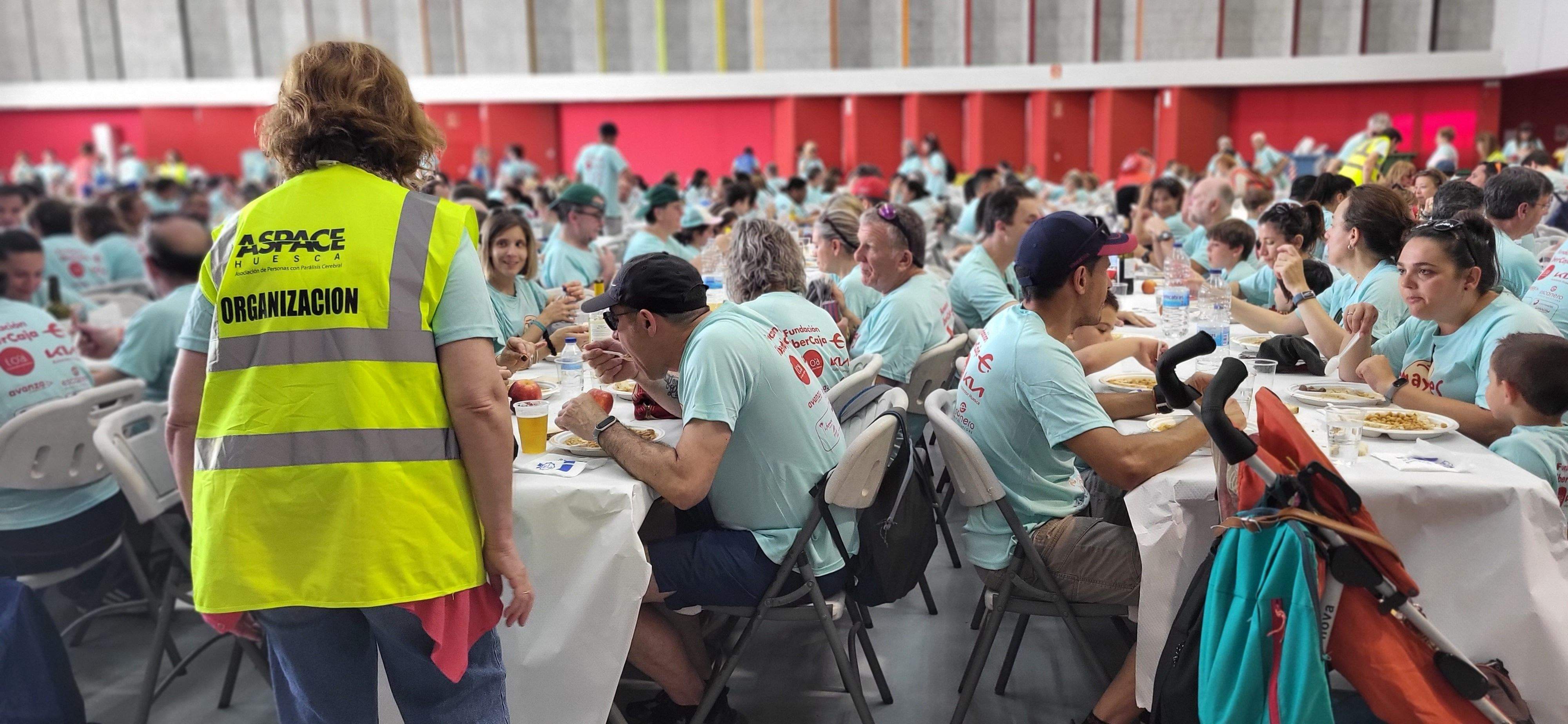 La comida, garbanzos buenísimos. Marcha Aspace: la "receta mágica" que ha dado de comer a 4.300 personas. Foto Myriam Martínez La comida, garbanzos buenísimos. Marcha Aspace: la "receta mágica" que ha dado de comer a 4.300 personas. Foto Myriam Martínez