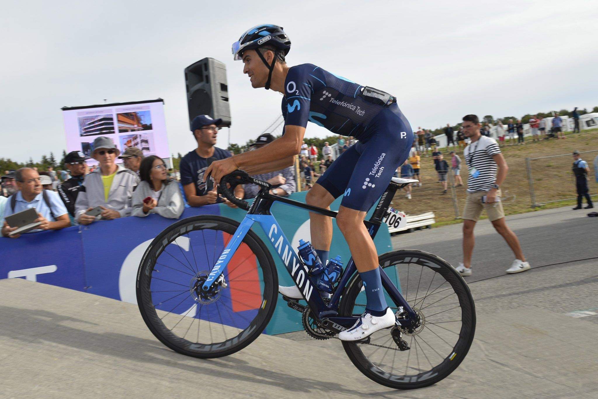 Sergio Samitier se ha roto la clavícula.