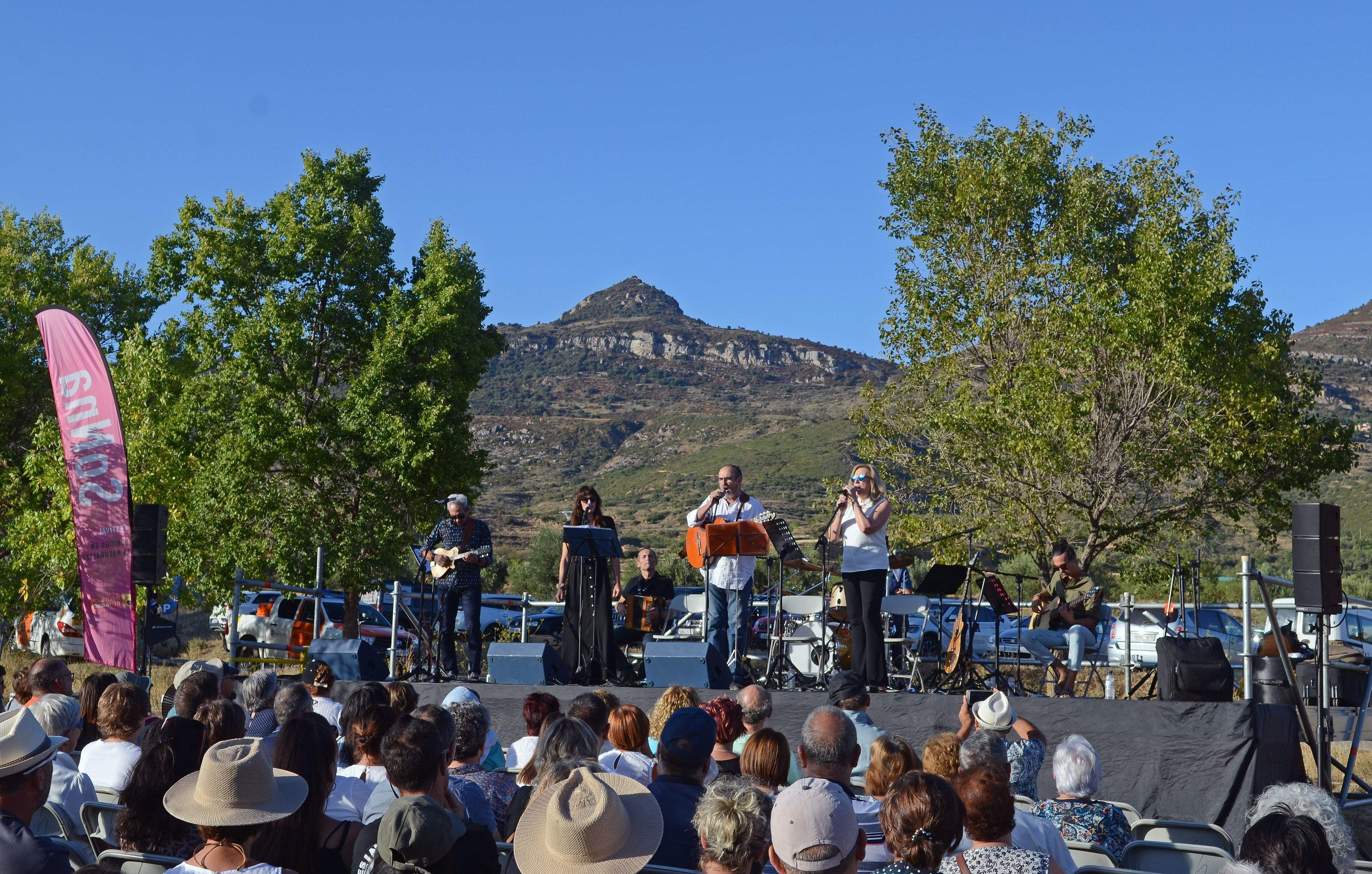 Olga y los Ministriles con Eduardo Paz.