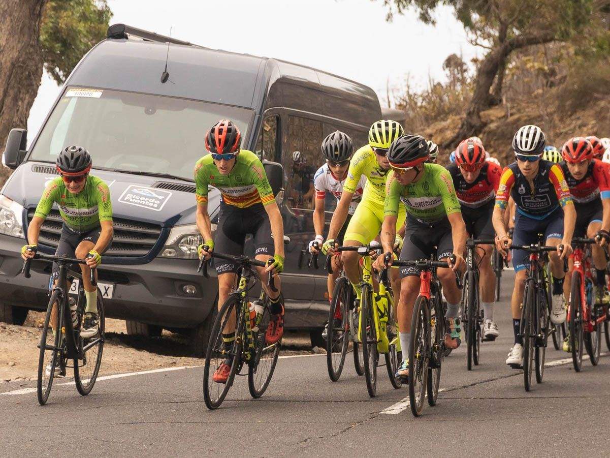 Los corredores del Club Ciclista Oscense buscaron el protagonismo en la montaña. Foto: Vuelta a Tenerife