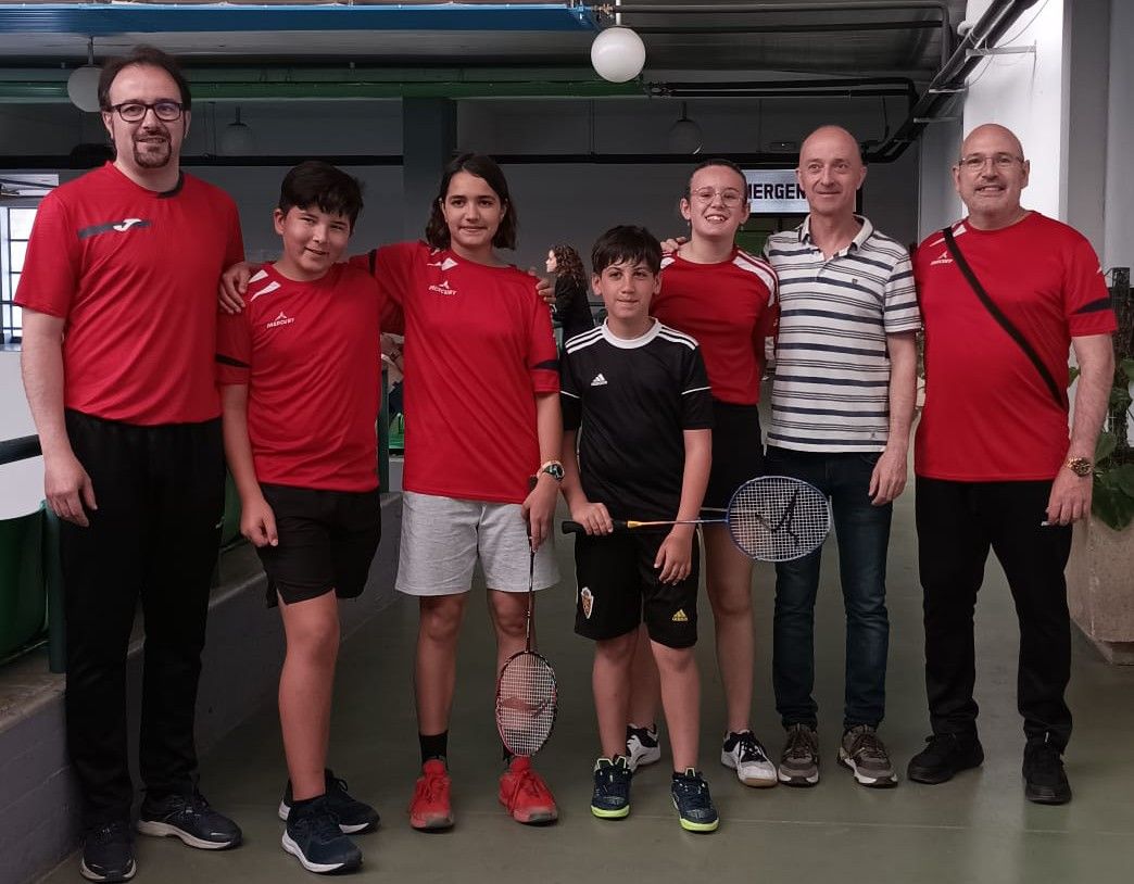 Bádminton Barbastro: Lucía Colay, Alicia Lastanao, Martxel Armendia y Anchel (CB Alfajarín) en Sub 13.