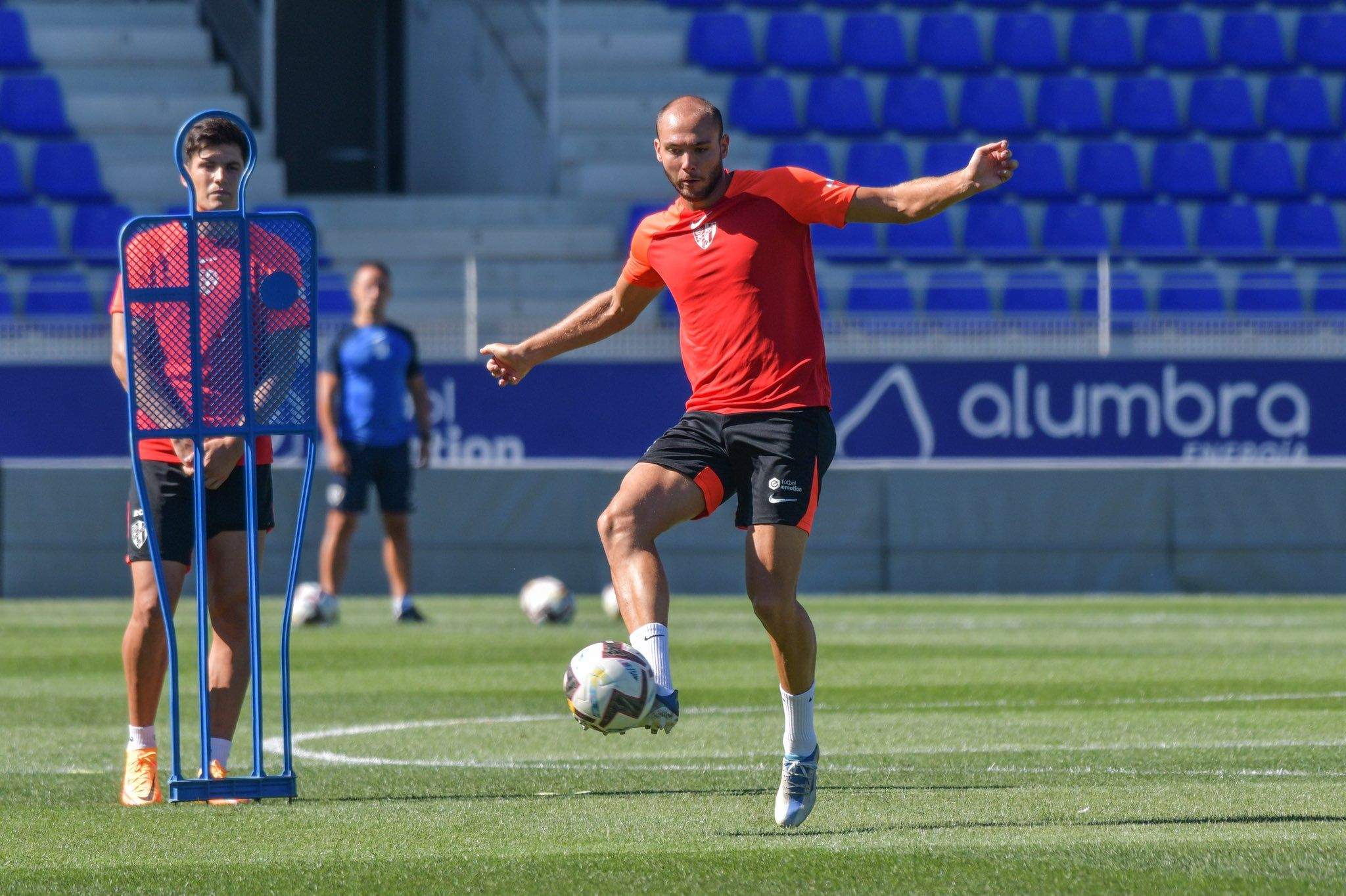 Jérémy Blasco, en un entrenamiento en El Alcoraz, puede ser una de las novedades de Ziganda en el once ante el Ibiza. Foto: SD Huesca