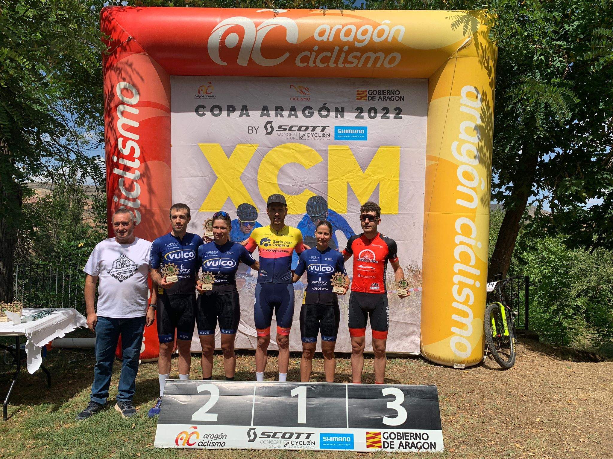 Eva Elbaile posa en el podio de los campeones. 