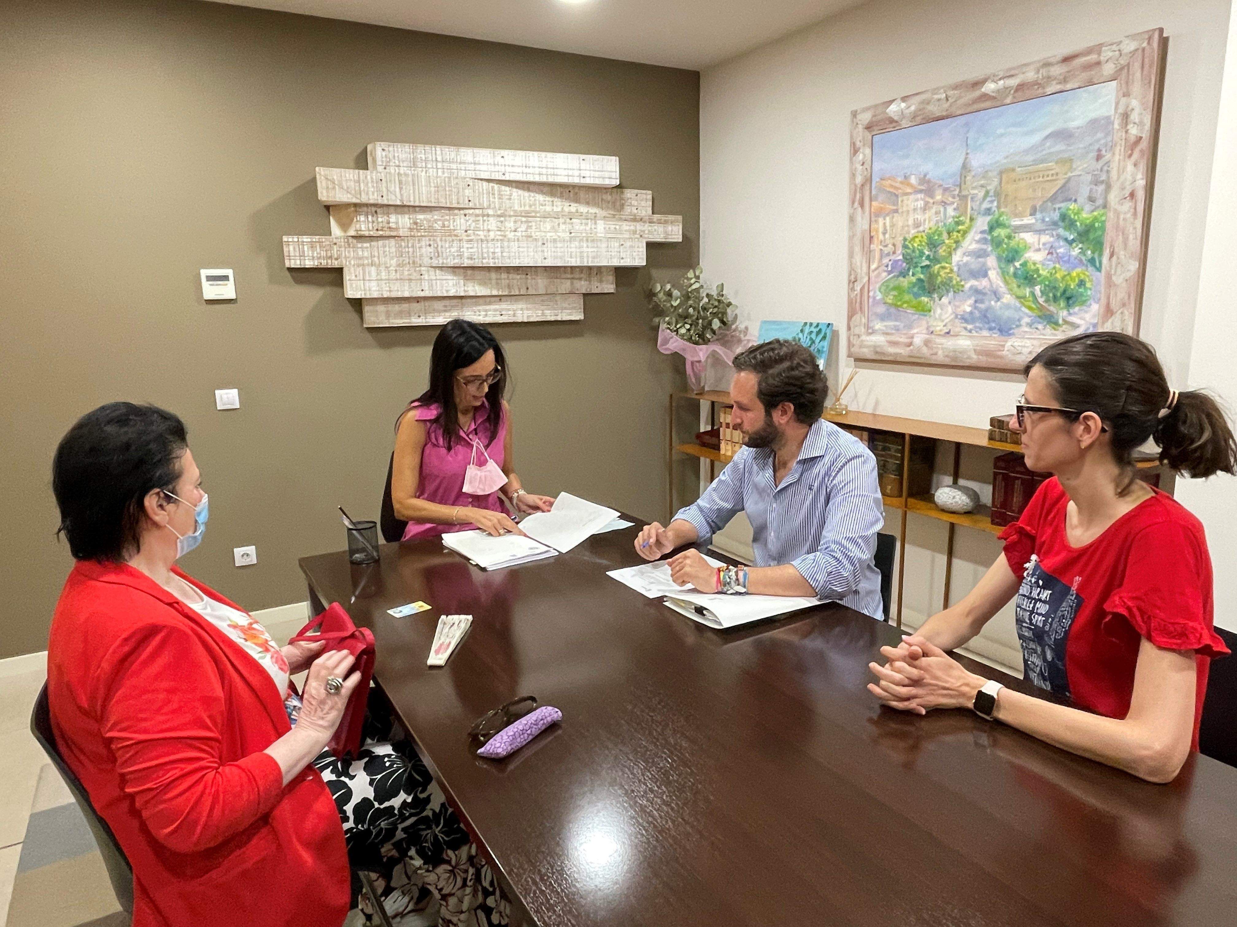 El alcalde firmó ayer ante notario la escritura de la adquisición