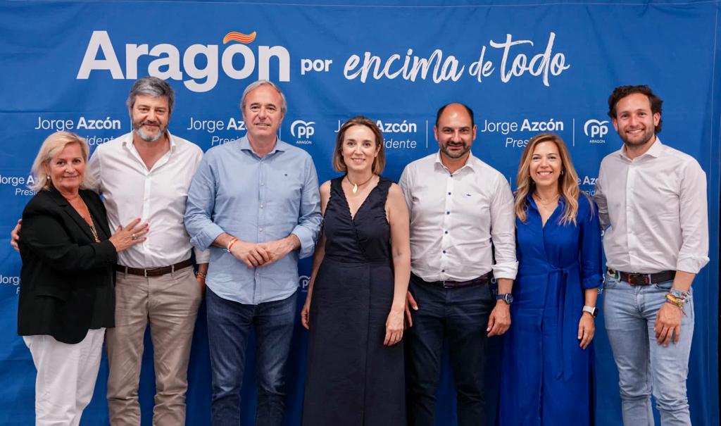 Cuca Gamarra, entre Jorge Azcón y Fernando Torres, con Ana Alós, Isaac Claver, Gerardo Oliván y Celia Rajoy