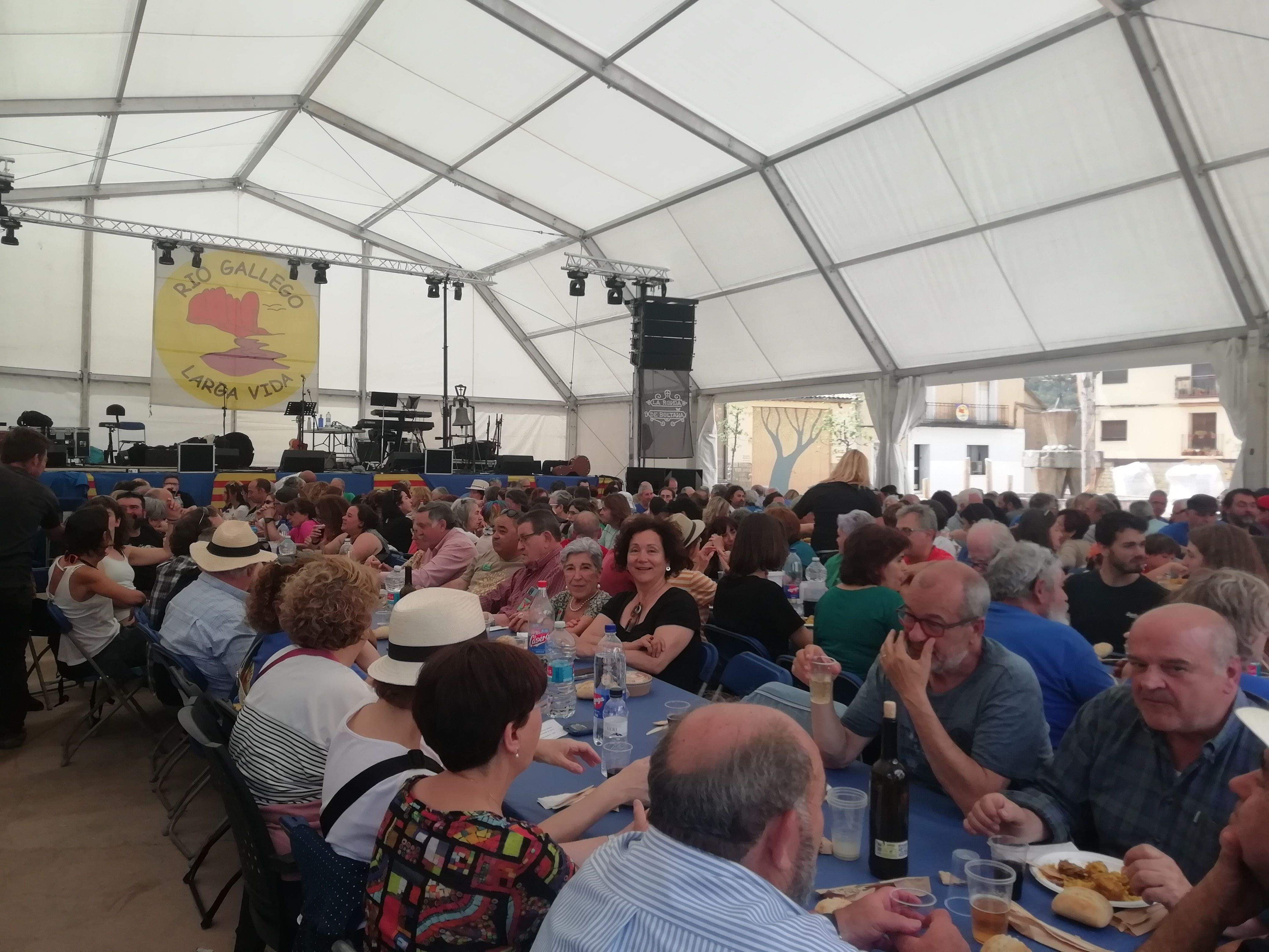 Celebración en Biscarrués del triunfo sobre el pantano.