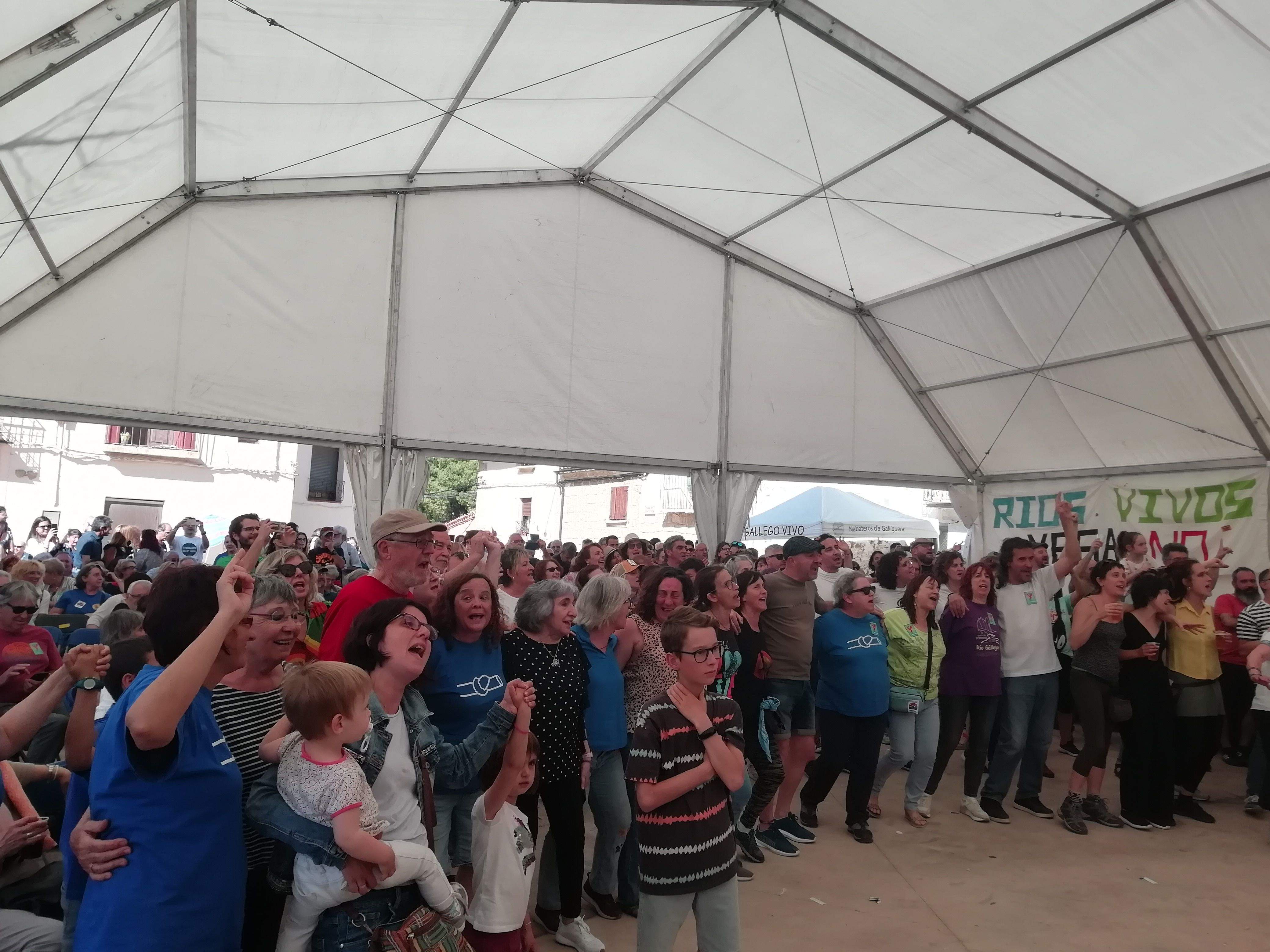 Celebración en Biscarrués del triunfo sobre el pantano.