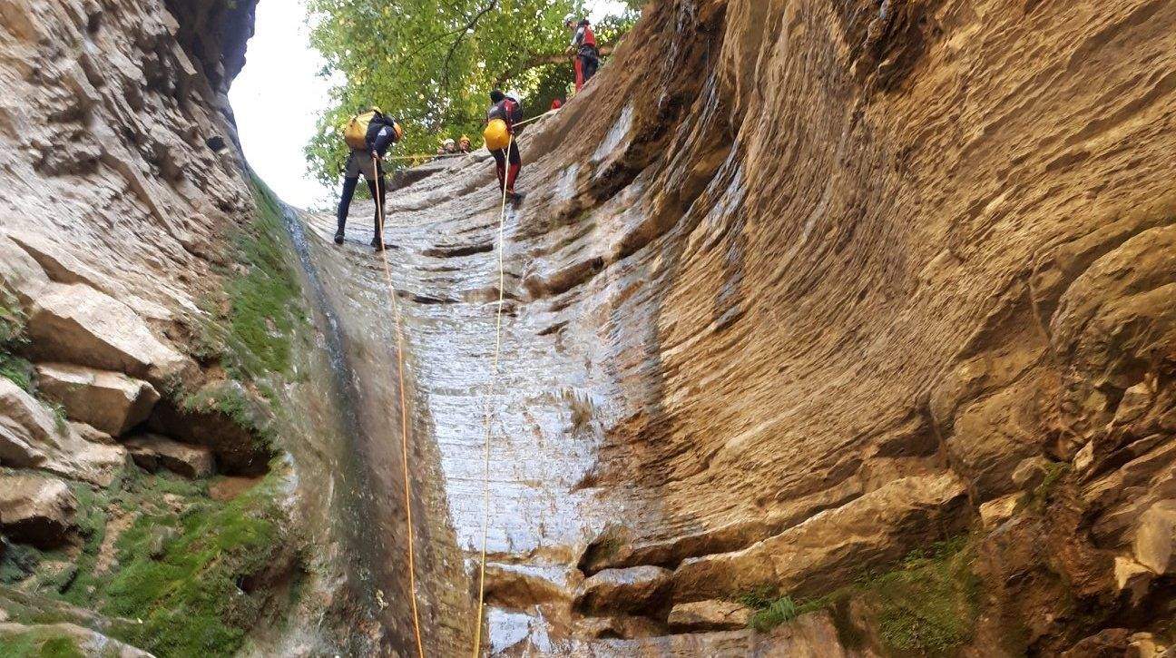 Un barranquista fallece tras ser arrastrado por la corriente en los estrechos de Balced 